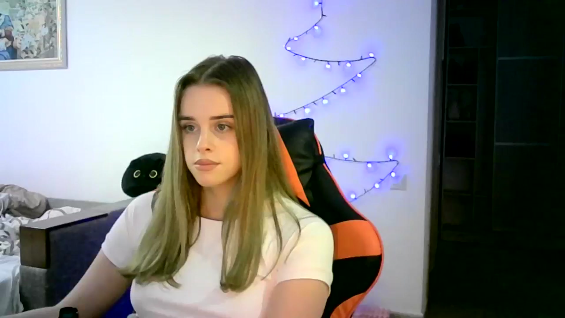 Gallery image thumbnail from JuliaWatson's myfreecams stream on, 12/22/2025, 18:01 image 7 of 20