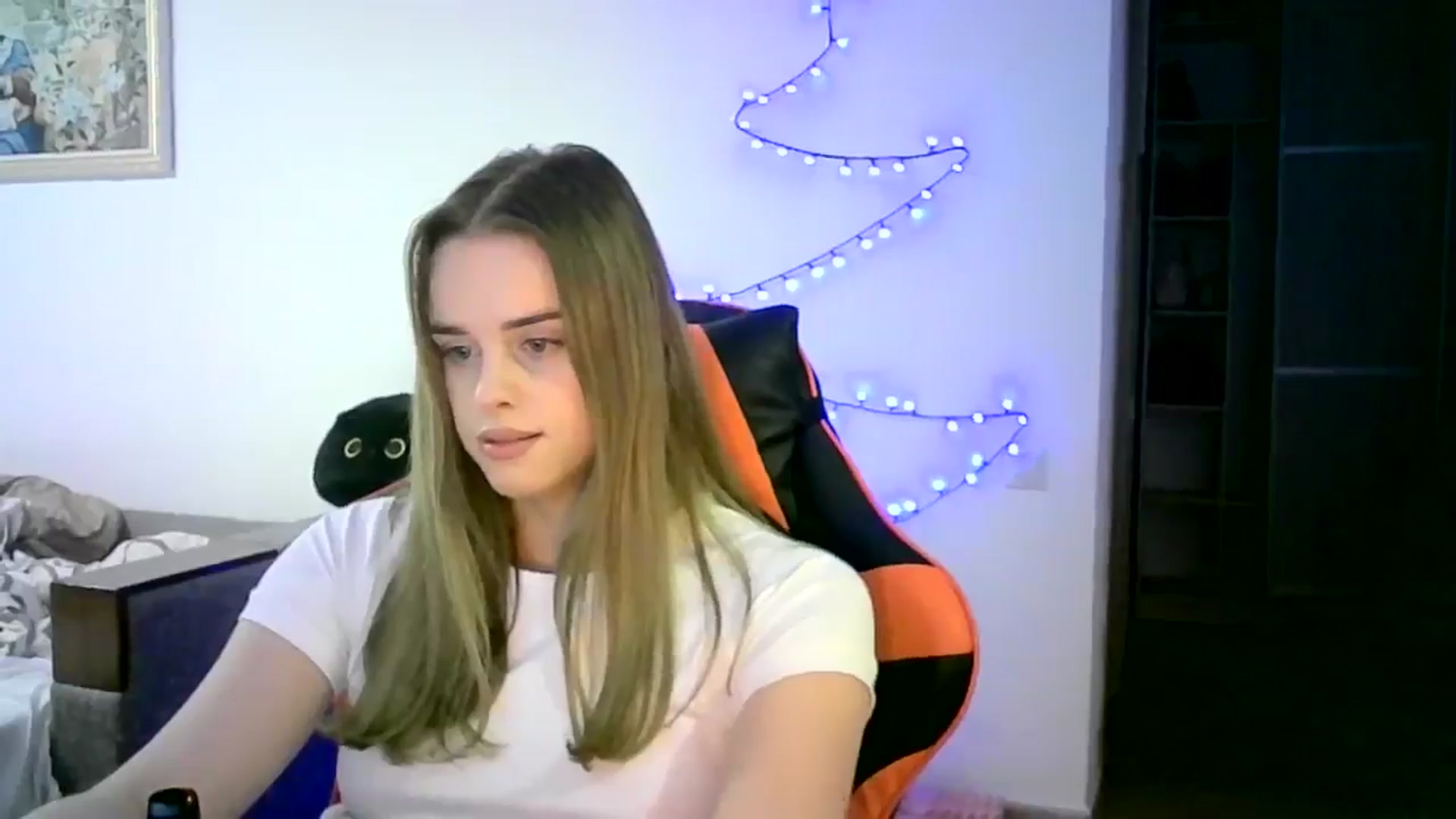 Gallery image thumbnail from JuliaWatson's myfreecams stream on, 12/22/2025, 18:01 image 9 of 20