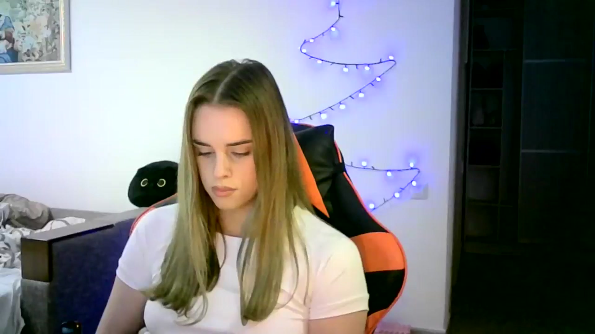 Gallery image thumbnail from JuliaWatson's myfreecams stream on, 12/22/2025, 18:01 image 14 of 20