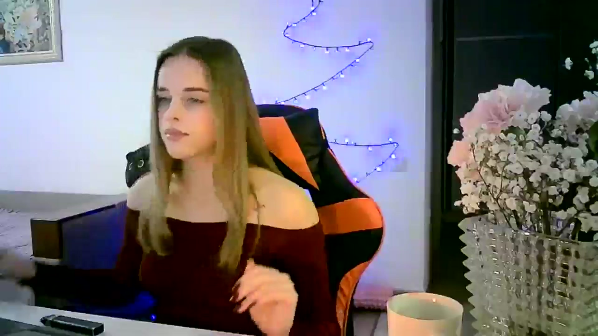 Gallery image thumbnail from JuliaWatson's myfreecams stream on, 12/23/2025, 20:33 image 19 of 20