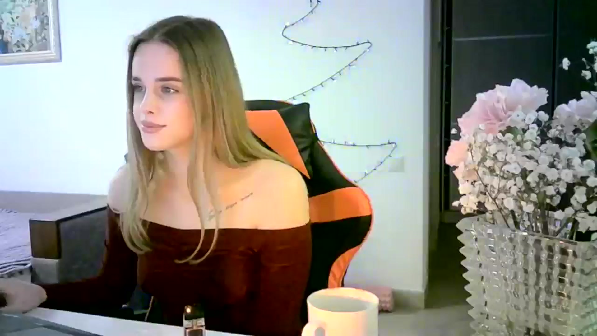 Gallery image thumbnail from JuliaWatson's myfreecams stream on, 12/23/2025, 20:33 image 3 of 20