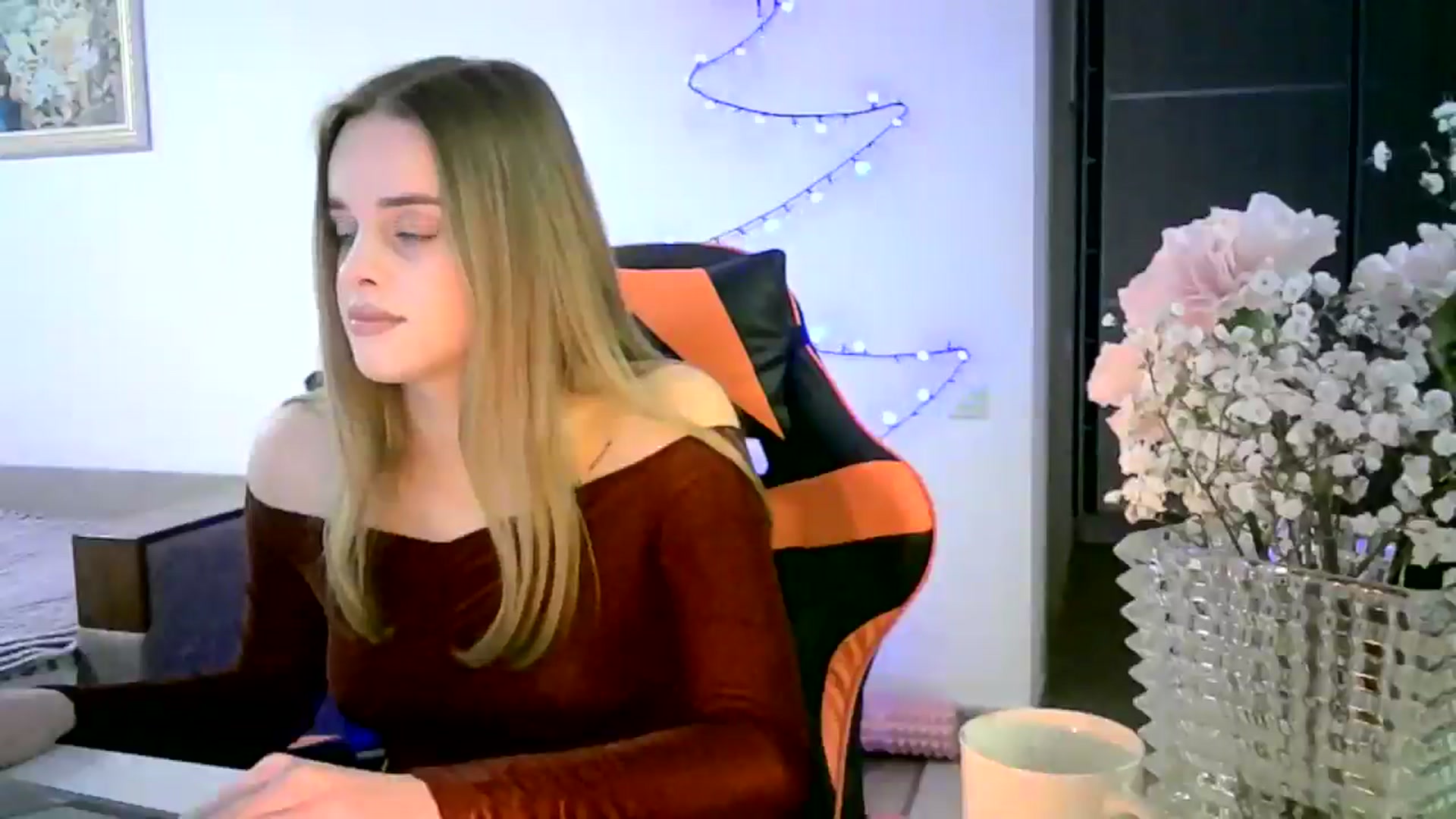 Gallery image thumbnail from JuliaWatson's myfreecams stream on, 12/23/2025, 20:33 image 9 of 20