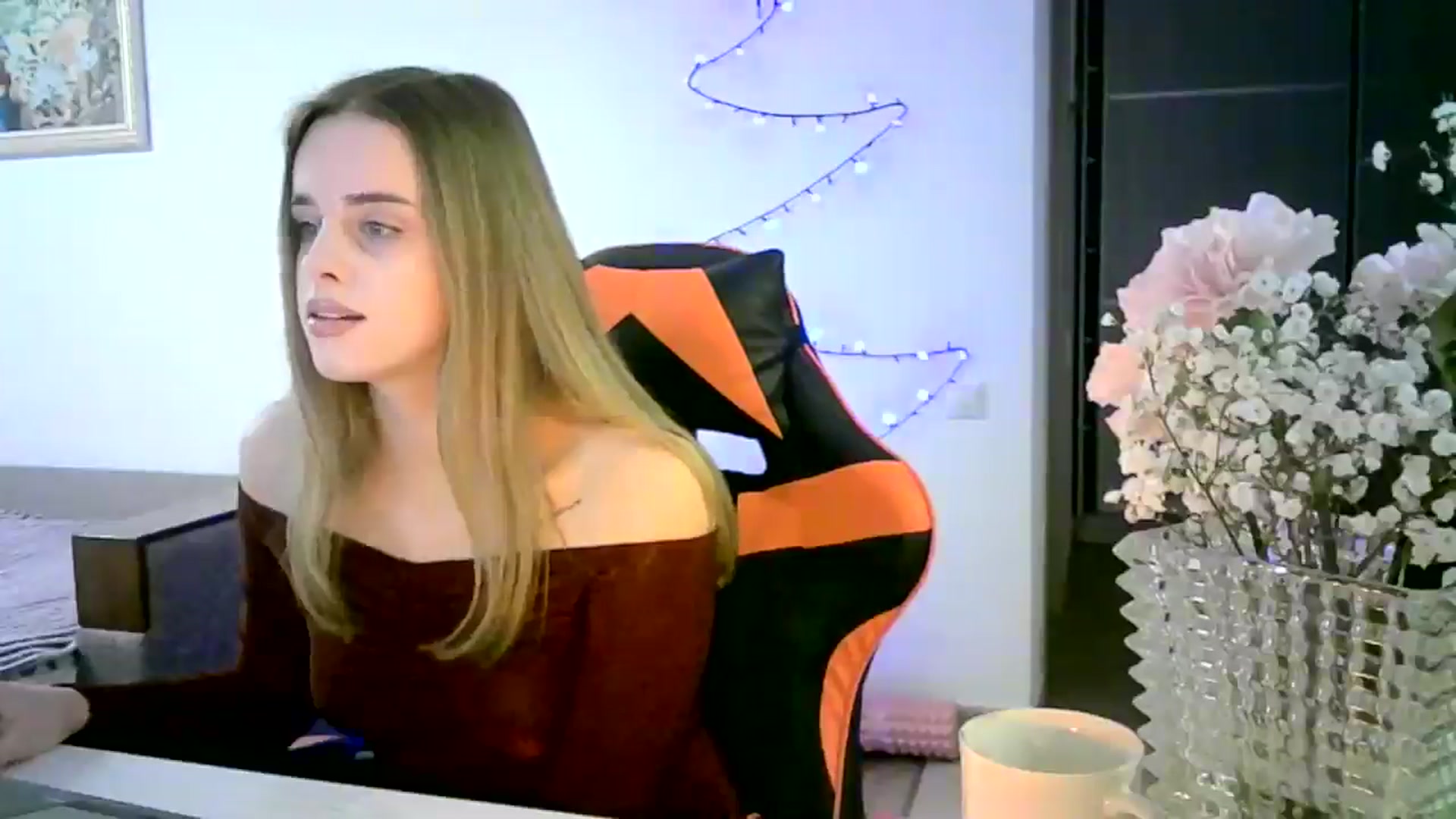 Gallery image thumbnail from JuliaWatson's myfreecams stream on, 12/23/2025, 20:33 image 8 of 20