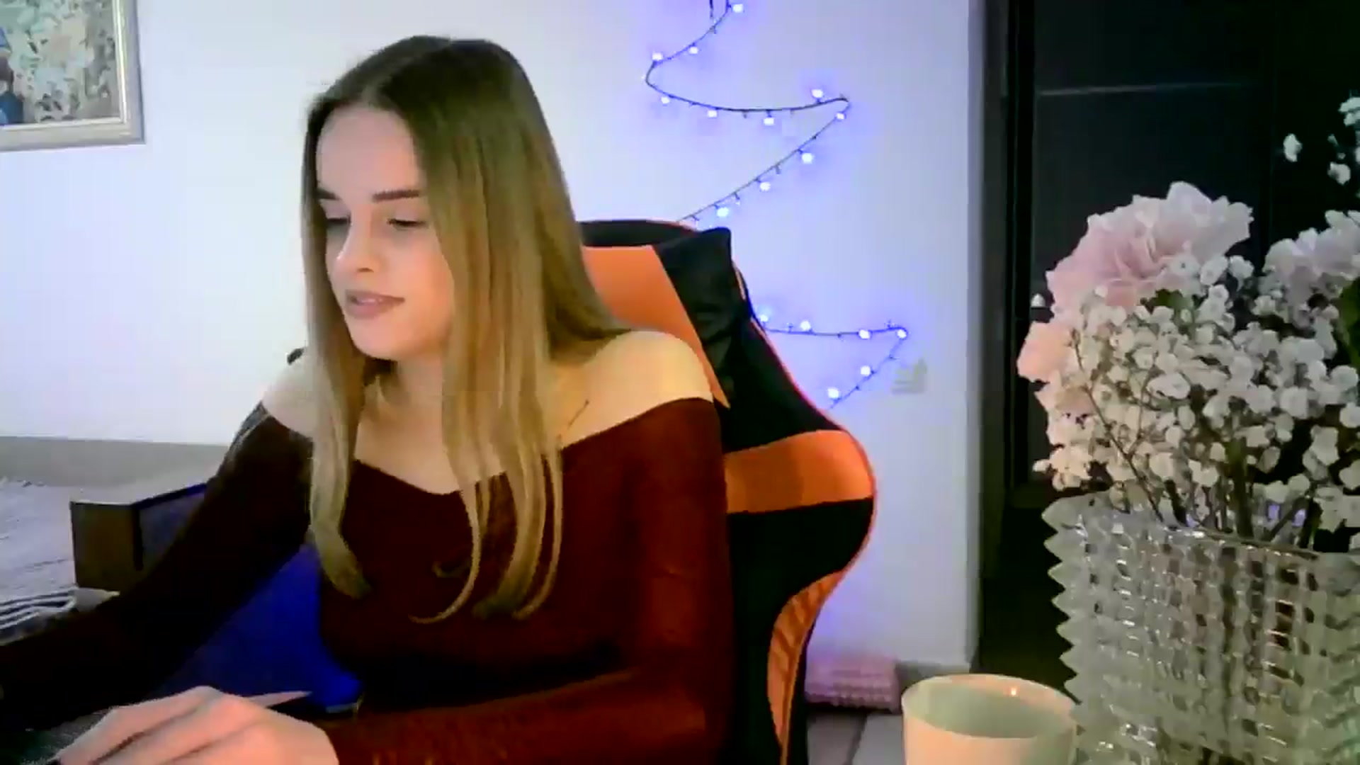 Gallery image thumbnail from JuliaWatson's myfreecams stream on, 12/23/2025, 20:33 image 17 of 20