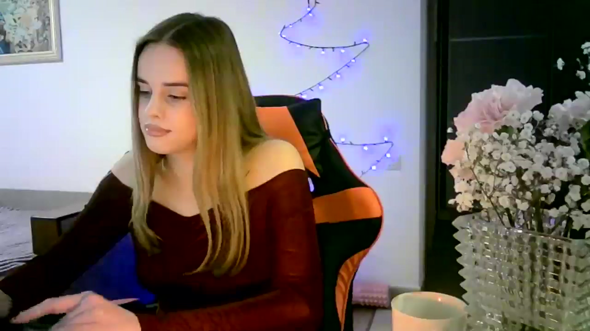 Gallery image thumbnail from JuliaWatson's myfreecams stream on, 12/23/2025, 20:33 image 16 of 20