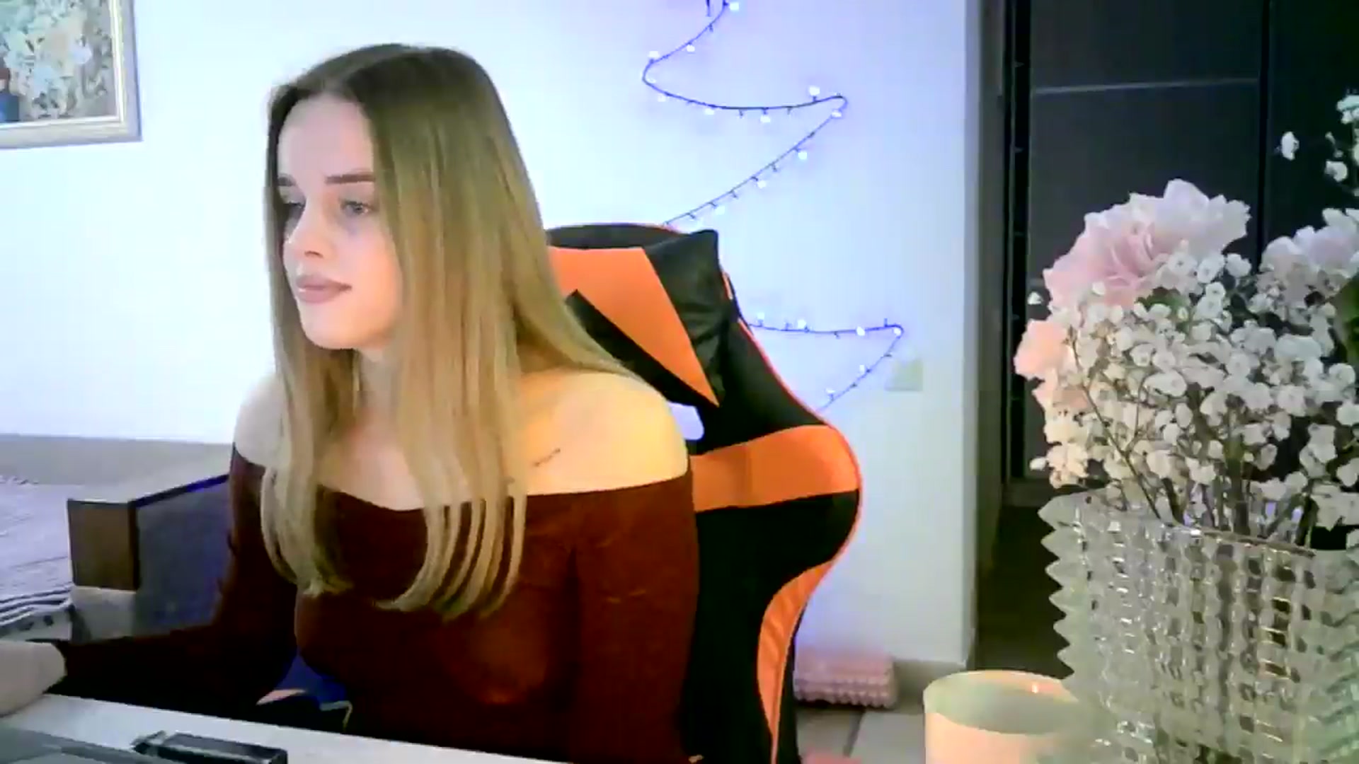 Gallery image thumbnail from JuliaWatson's myfreecams stream on, 12/23/2025, 20:33 image 10 of 20