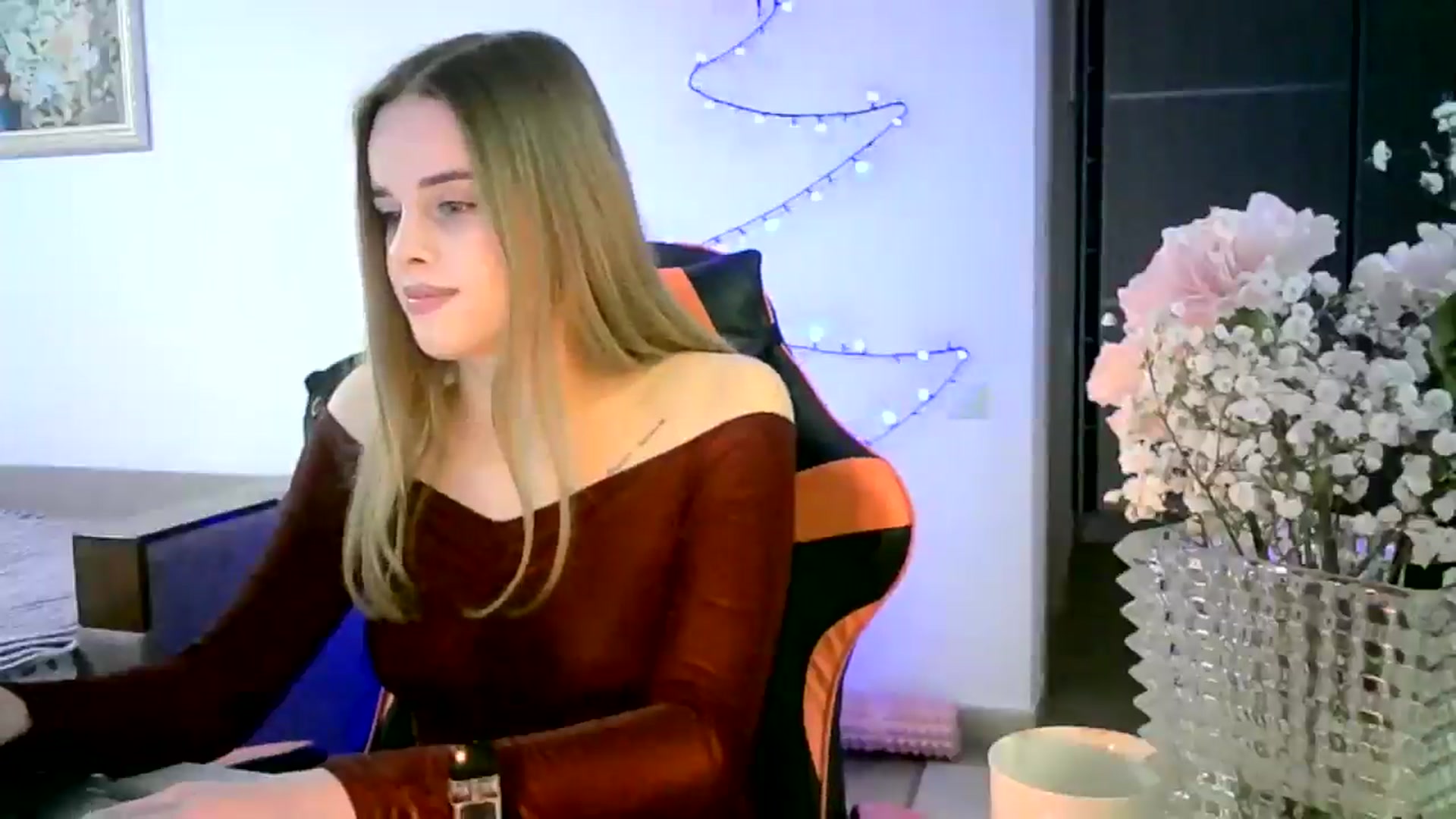Gallery image thumbnail from JuliaWatson's myfreecams stream on, 12/23/2025, 20:33 image 4 of 20