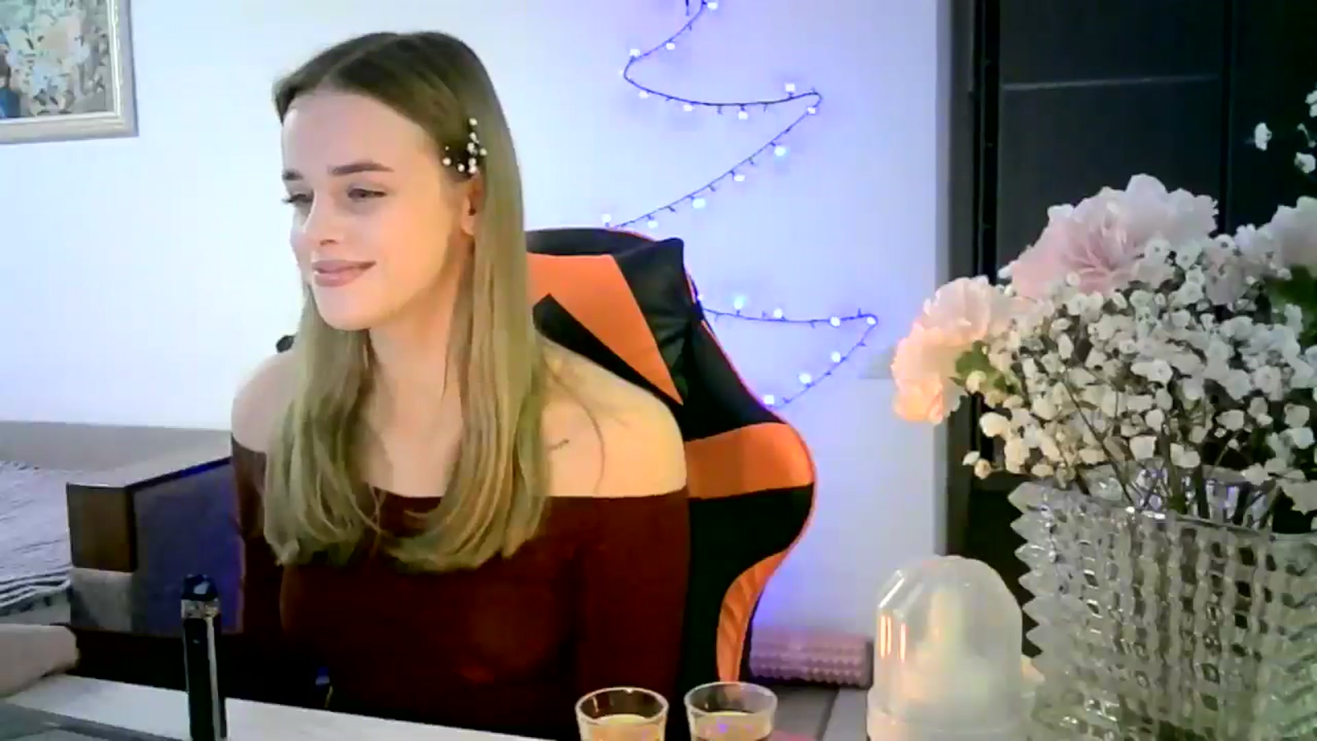 Gallery image thumbnail from JuliaWatson's myfreecams stream on, 12/23/2025, 21:07 image 10 of 20