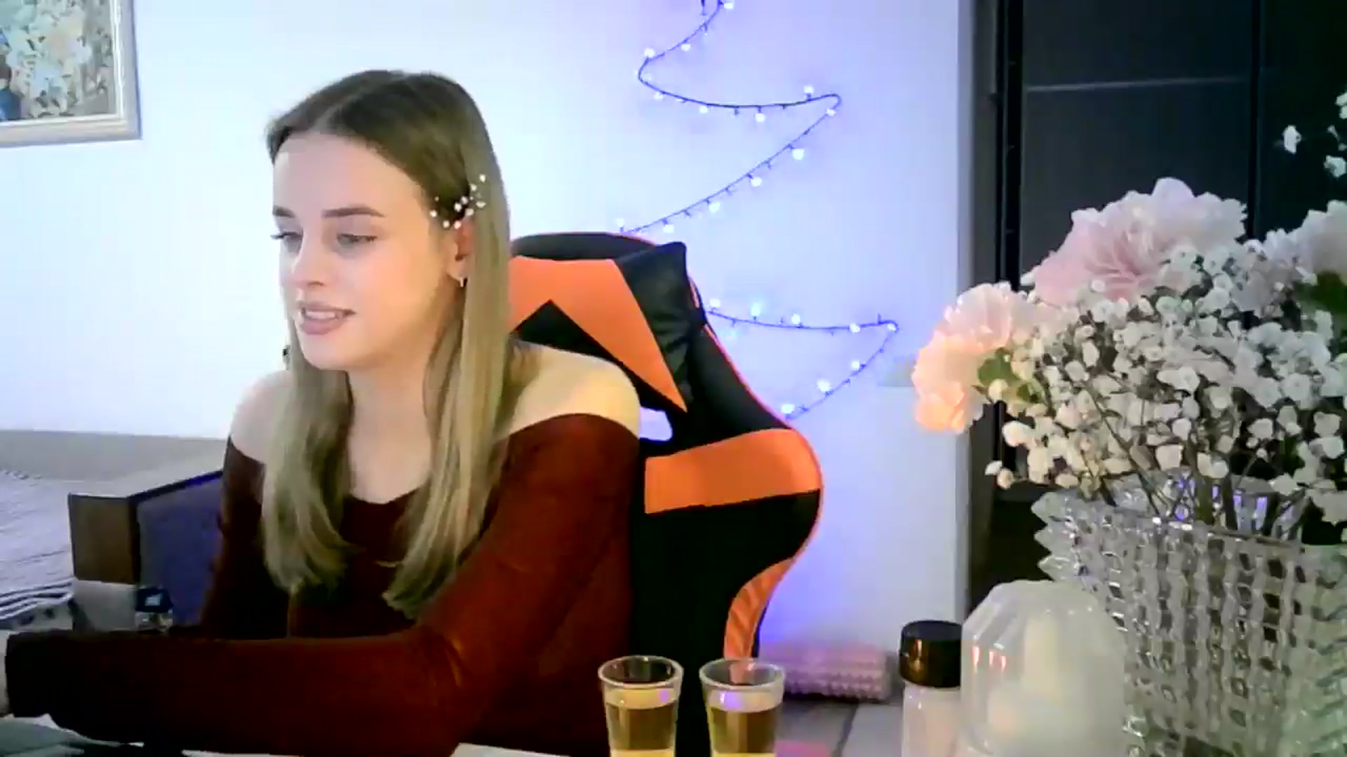 Gallery image thumbnail from JuliaWatson's myfreecams stream on, 12/23/2025, 21:07 image 16 of 20