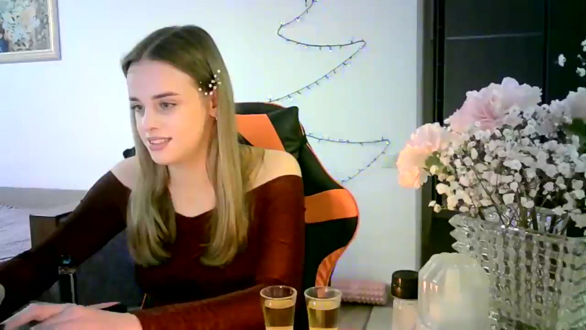 Gallery image thumbnail from JuliaWatson's myfreecams stream on, 12/23/2025, 21:07 image 20 of 20