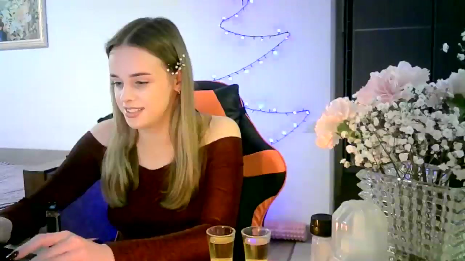 Gallery image thumbnail from JuliaWatson's myfreecams stream on, 12/23/2025, 21:07 image 19 of 20