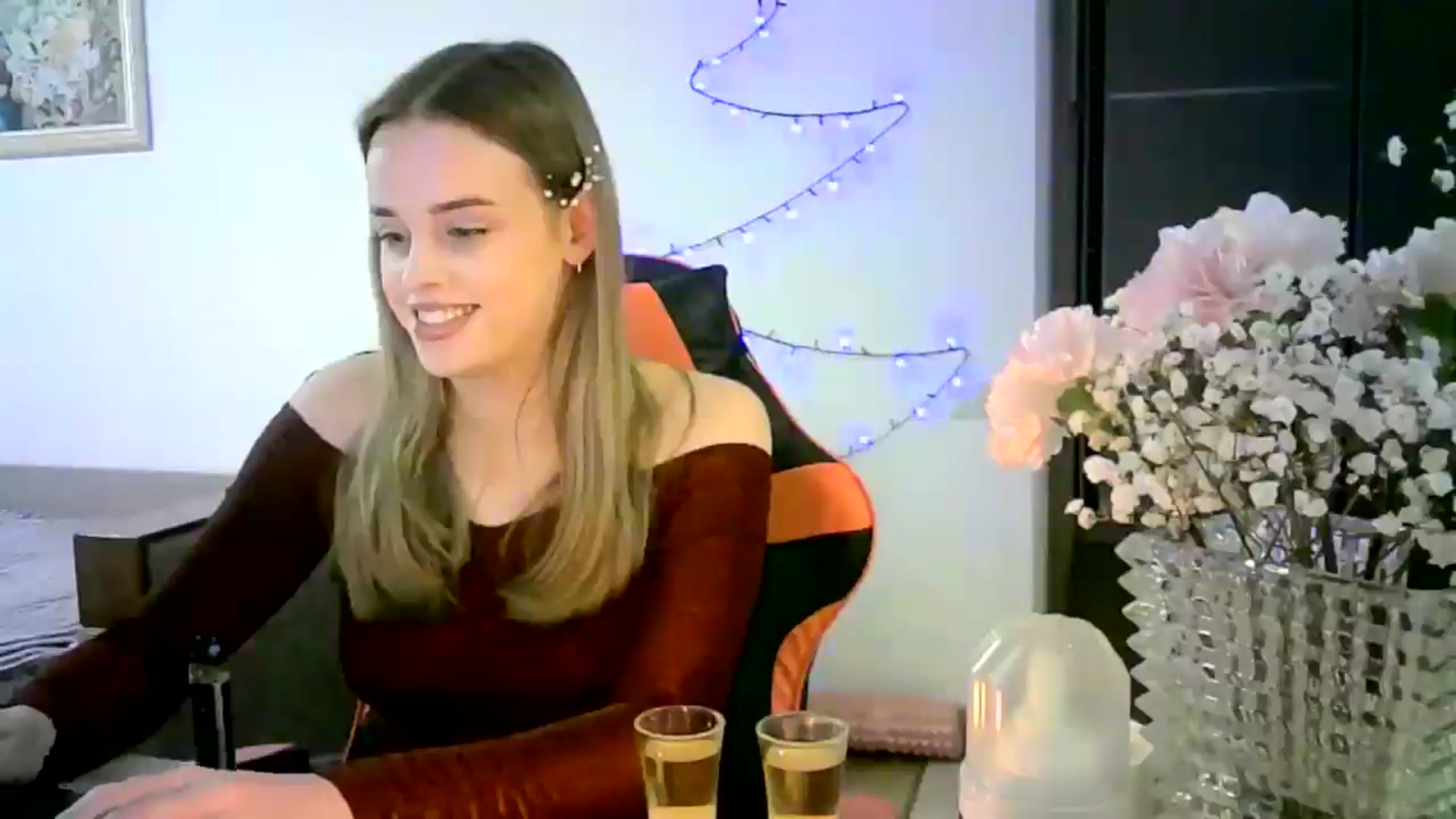Gallery image thumbnail from JuliaWatson's myfreecams stream on, 12/23/2025, 21:07 image 12 of 20