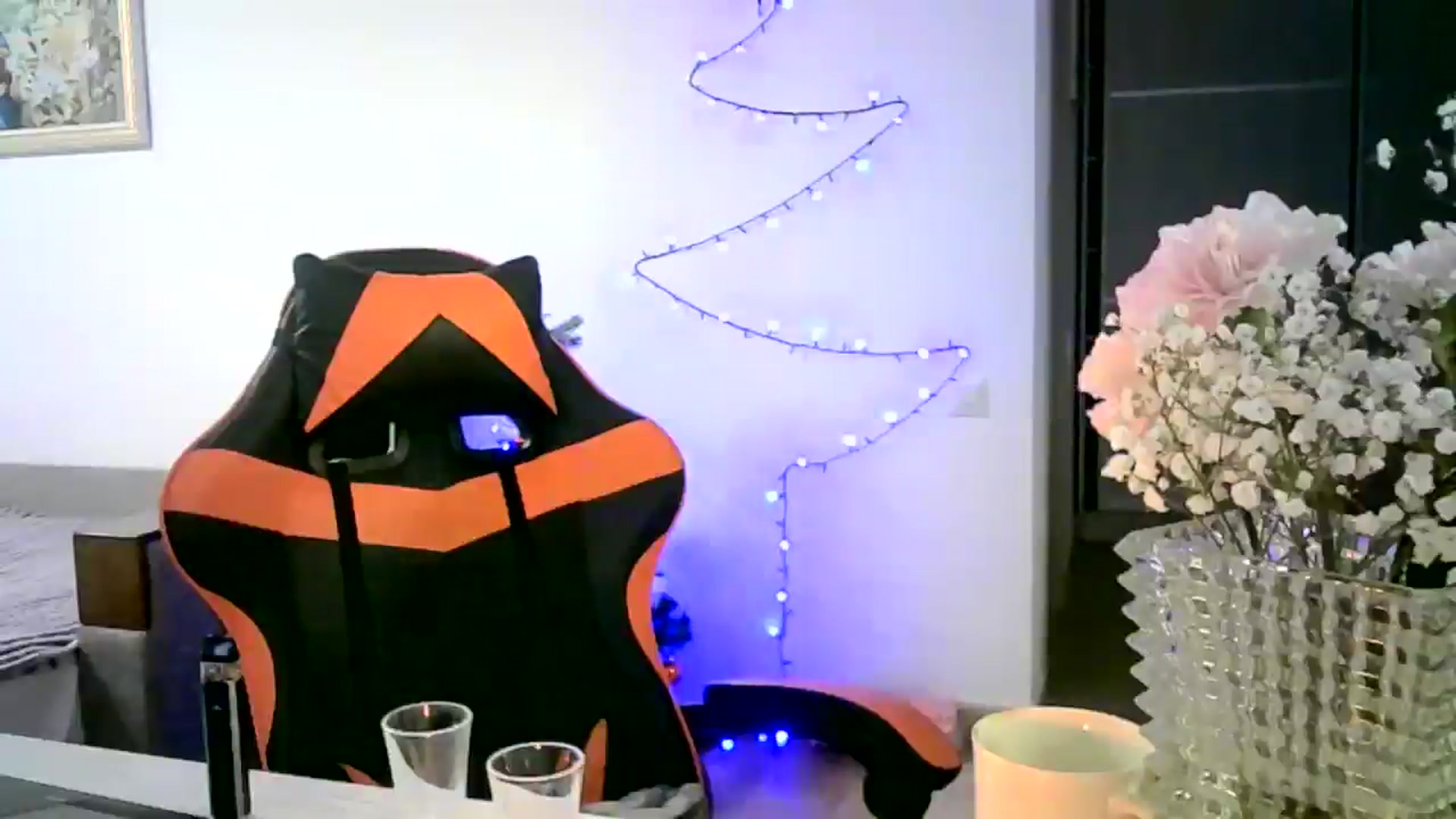 Gallery image thumbnail from JuliaWatson's myfreecams stream on, 12/23/2025, 21:07 image 6 of 20