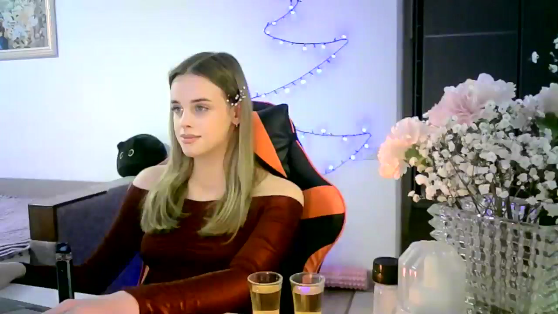 Gallery image thumbnail from JuliaWatson's myfreecams stream on, 12/23/2025, 21:07 image 18 of 20