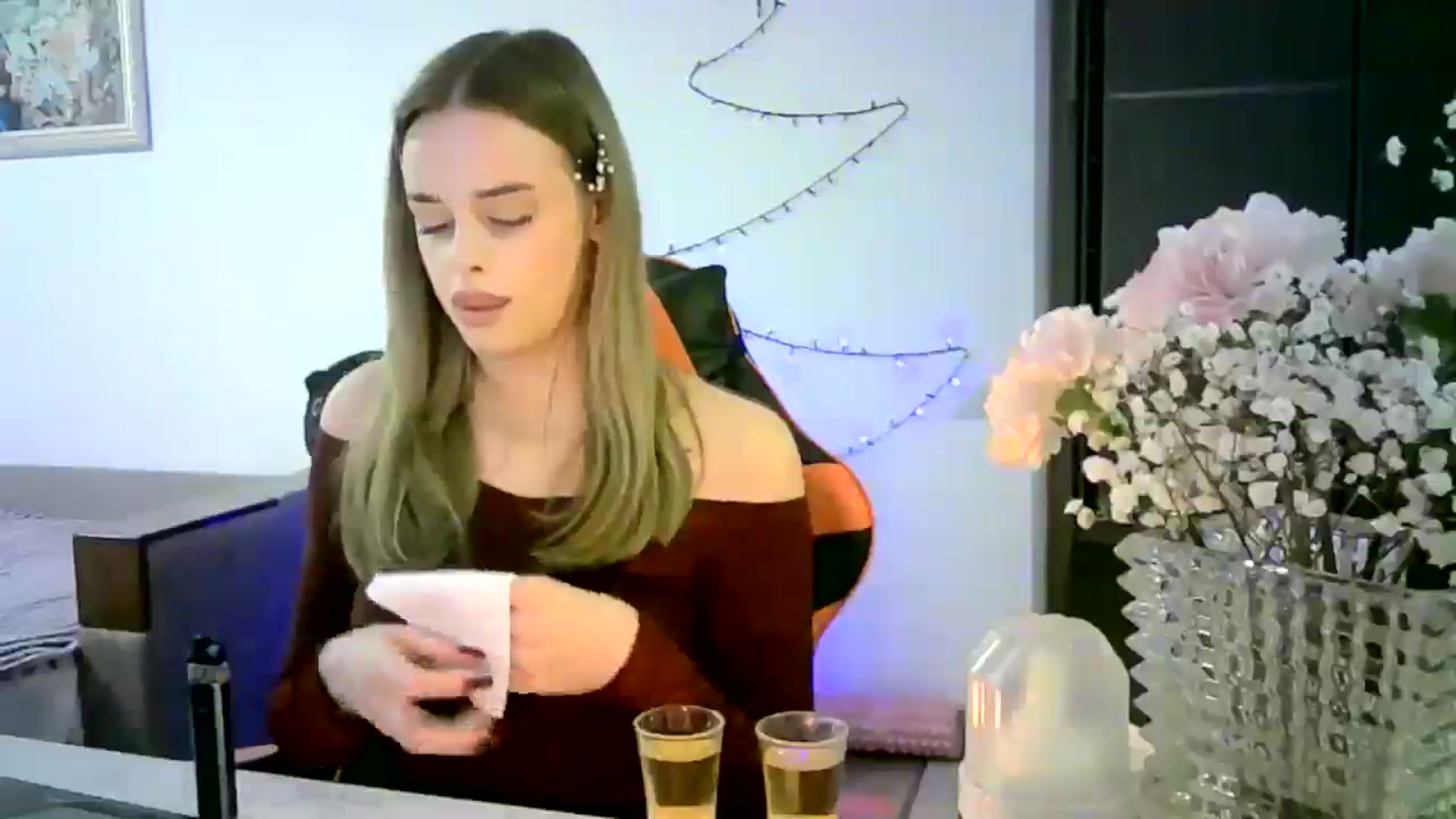 Gallery image thumbnail from JuliaWatson's myfreecams stream on, 12/23/2025, 21:07 image 11 of 20