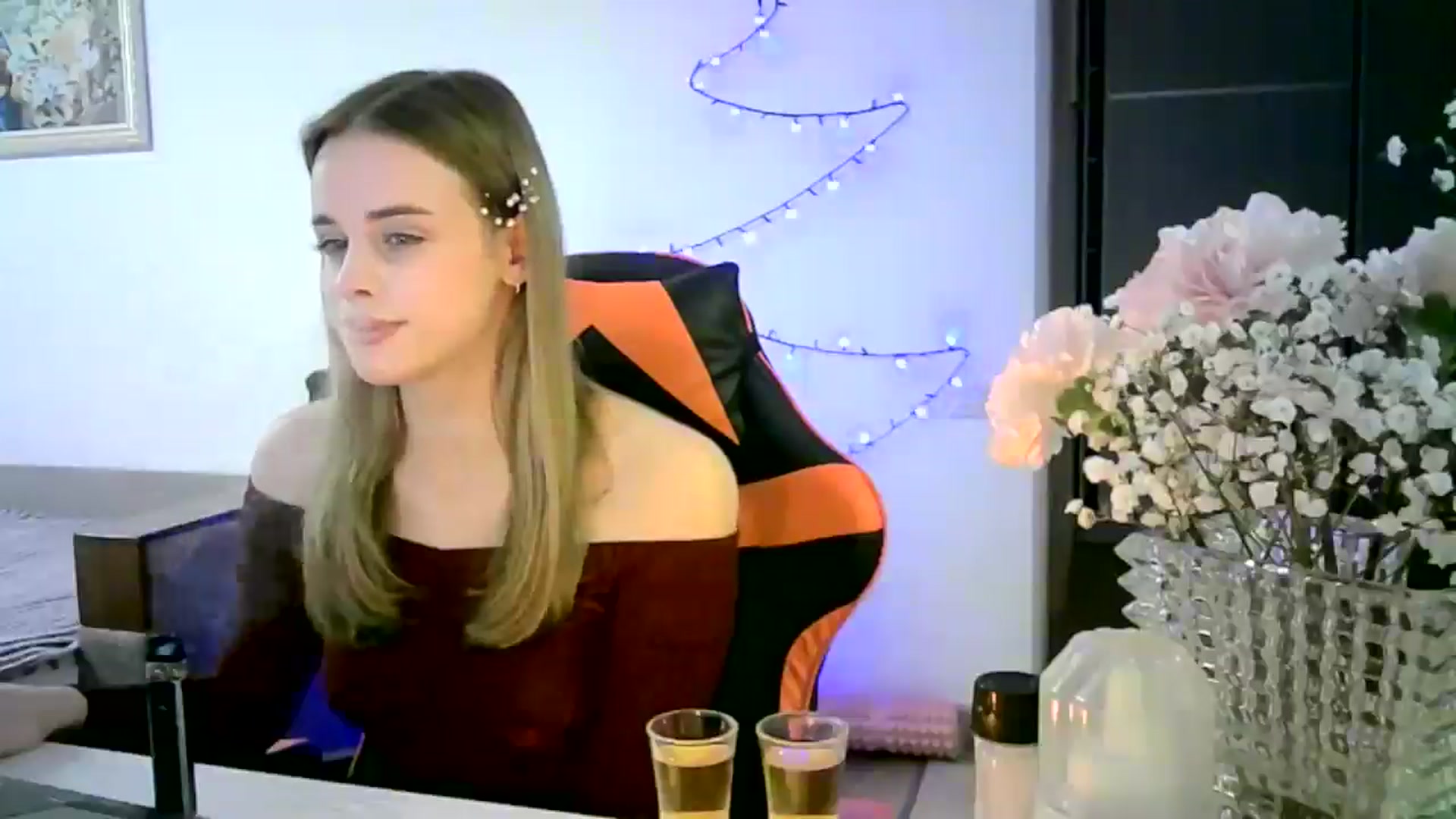 Gallery image thumbnail from JuliaWatson's myfreecams stream on, 12/23/2025, 21:07 image 15 of 20