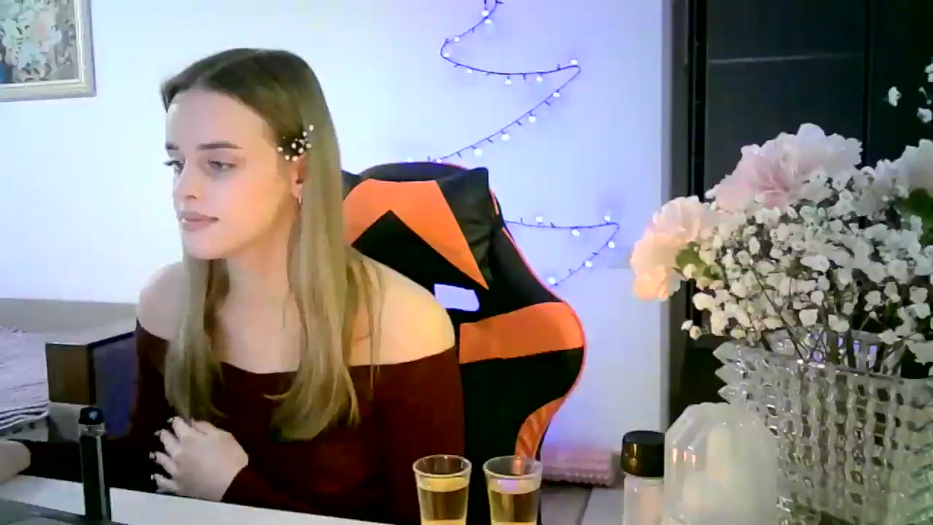 Gallery image thumbnail from JuliaWatson's myfreecams stream on, 12/23/2025, 21:30 image 17 of 20