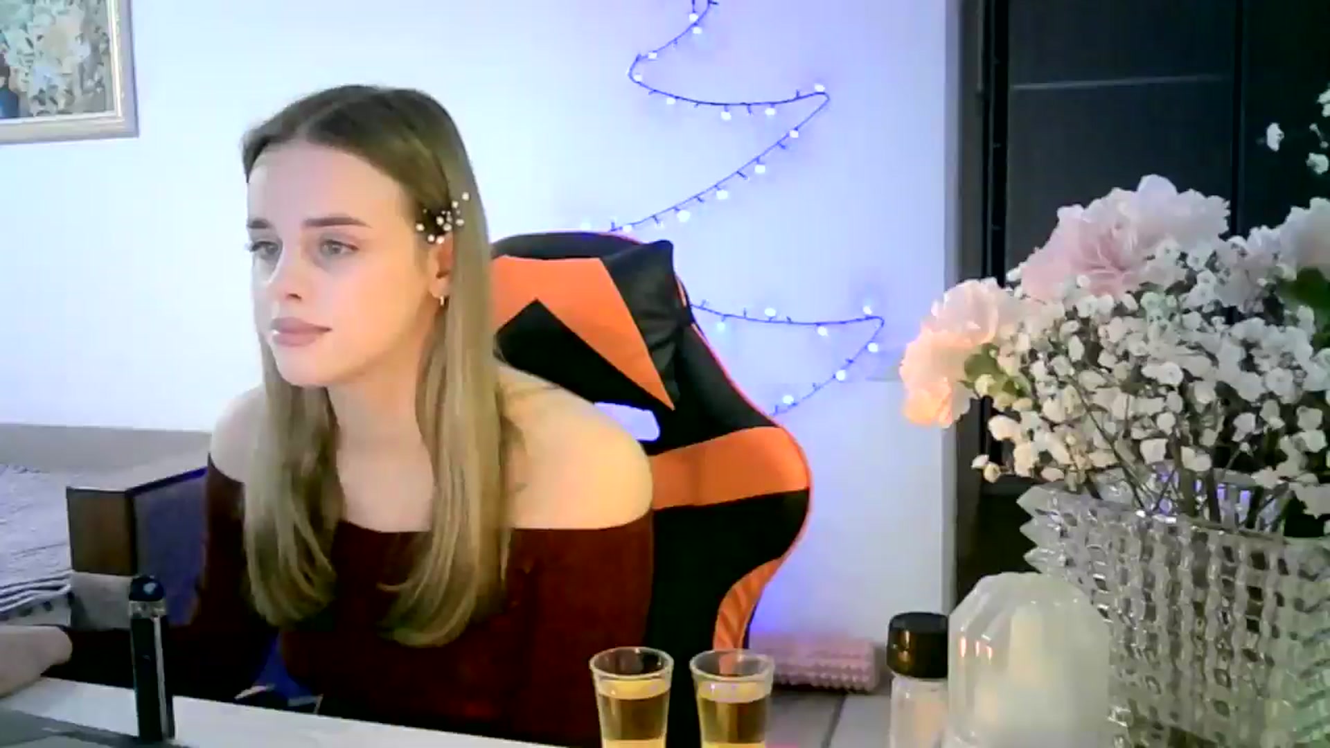 Gallery image thumbnail from JuliaWatson's myfreecams stream on, 12/23/2025, 21:30 image 13 of 20