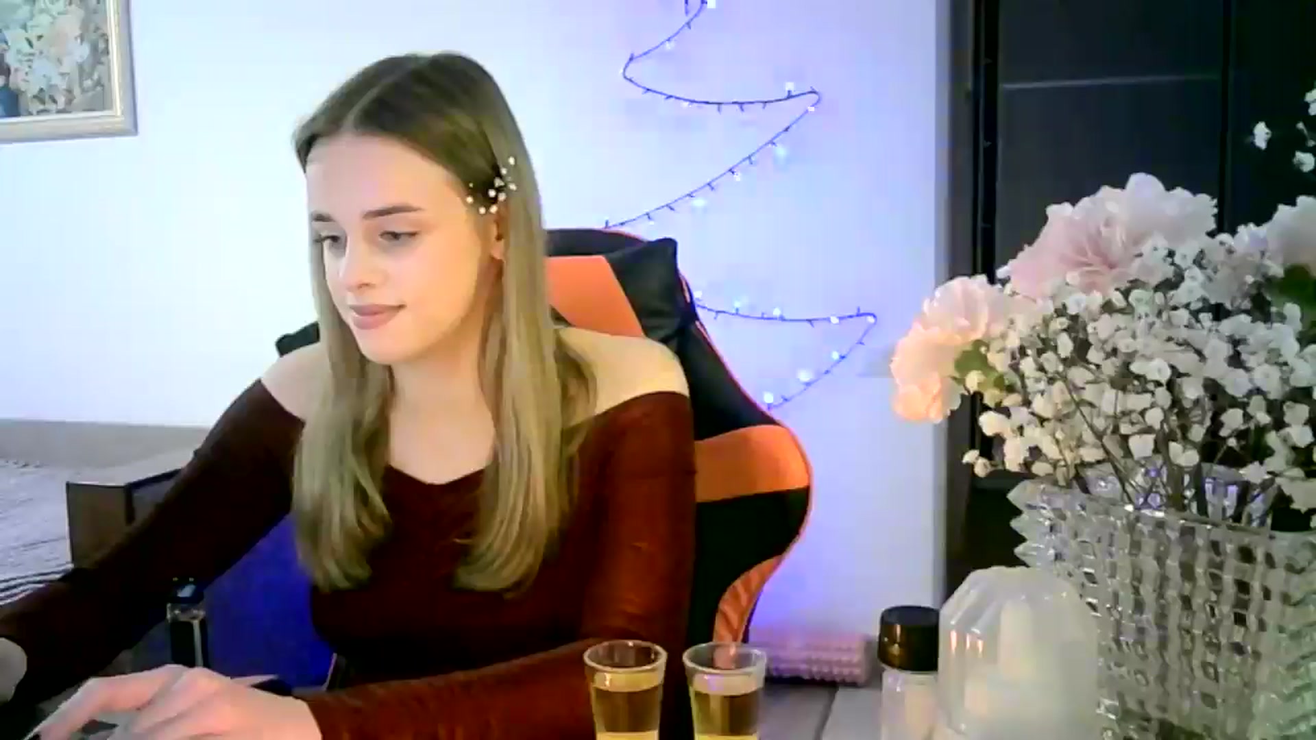 Gallery image thumbnail from JuliaWatson's myfreecams stream on, 12/23/2025, 21:30 image 7 of 20