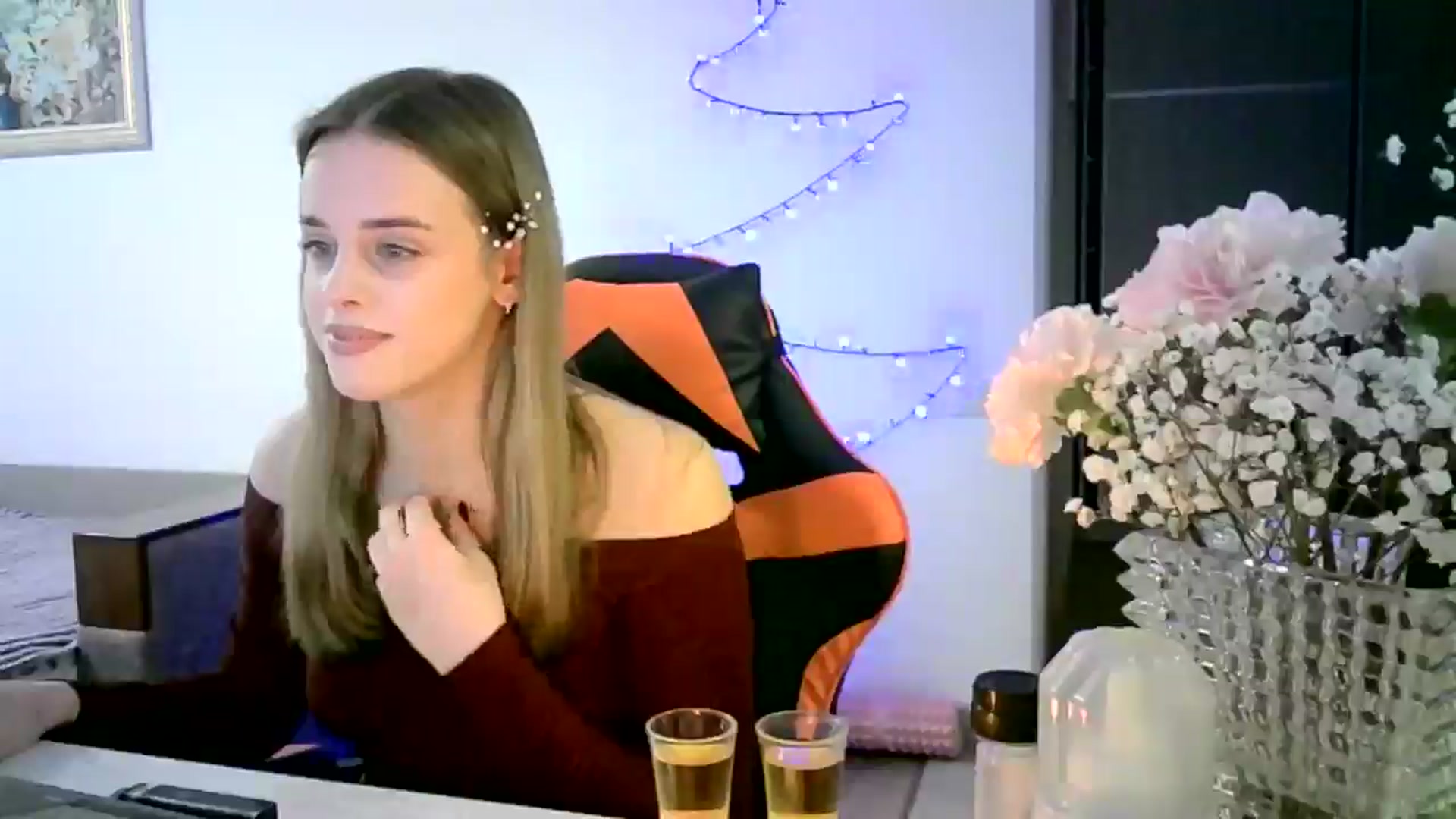 Gallery image thumbnail from JuliaWatson's myfreecams stream on, 12/23/2025, 21:30 image 6 of 20