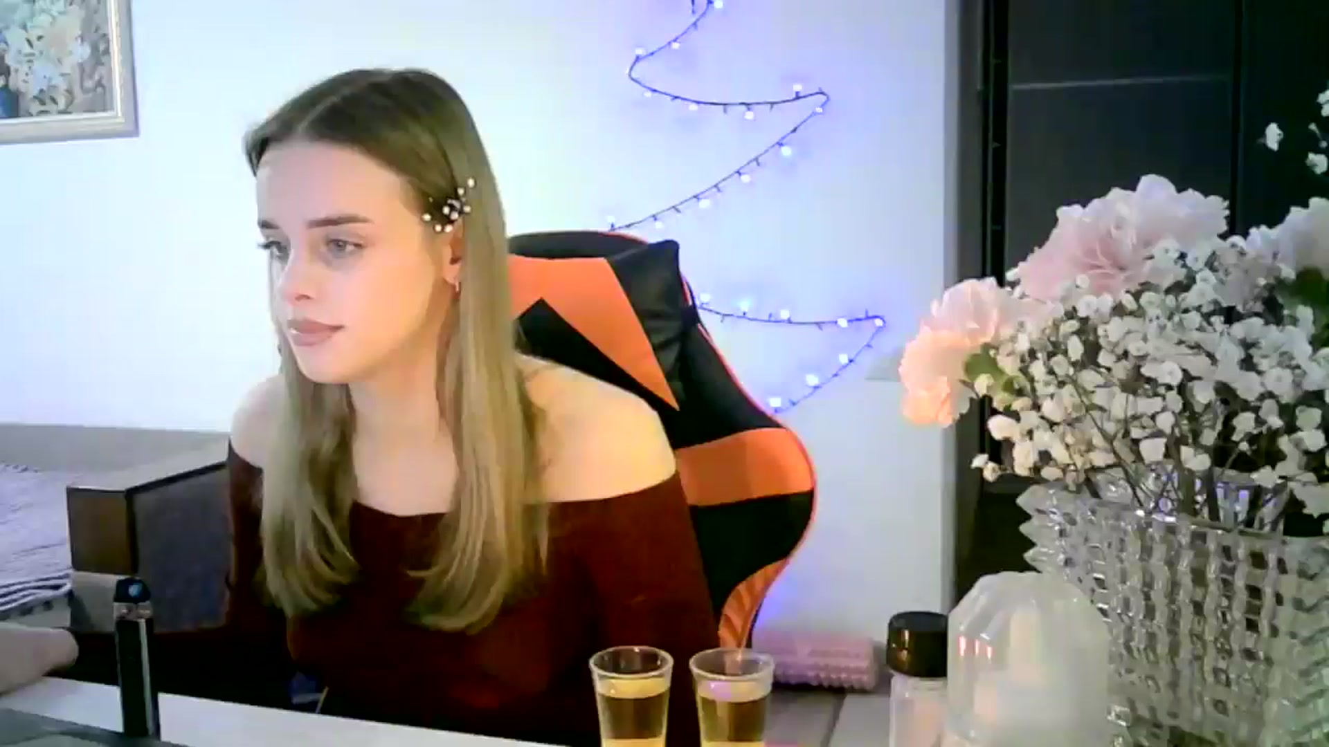 Gallery image thumbnail from JuliaWatson's myfreecams stream on, 12/23/2025, 21:30 image 14 of 20
