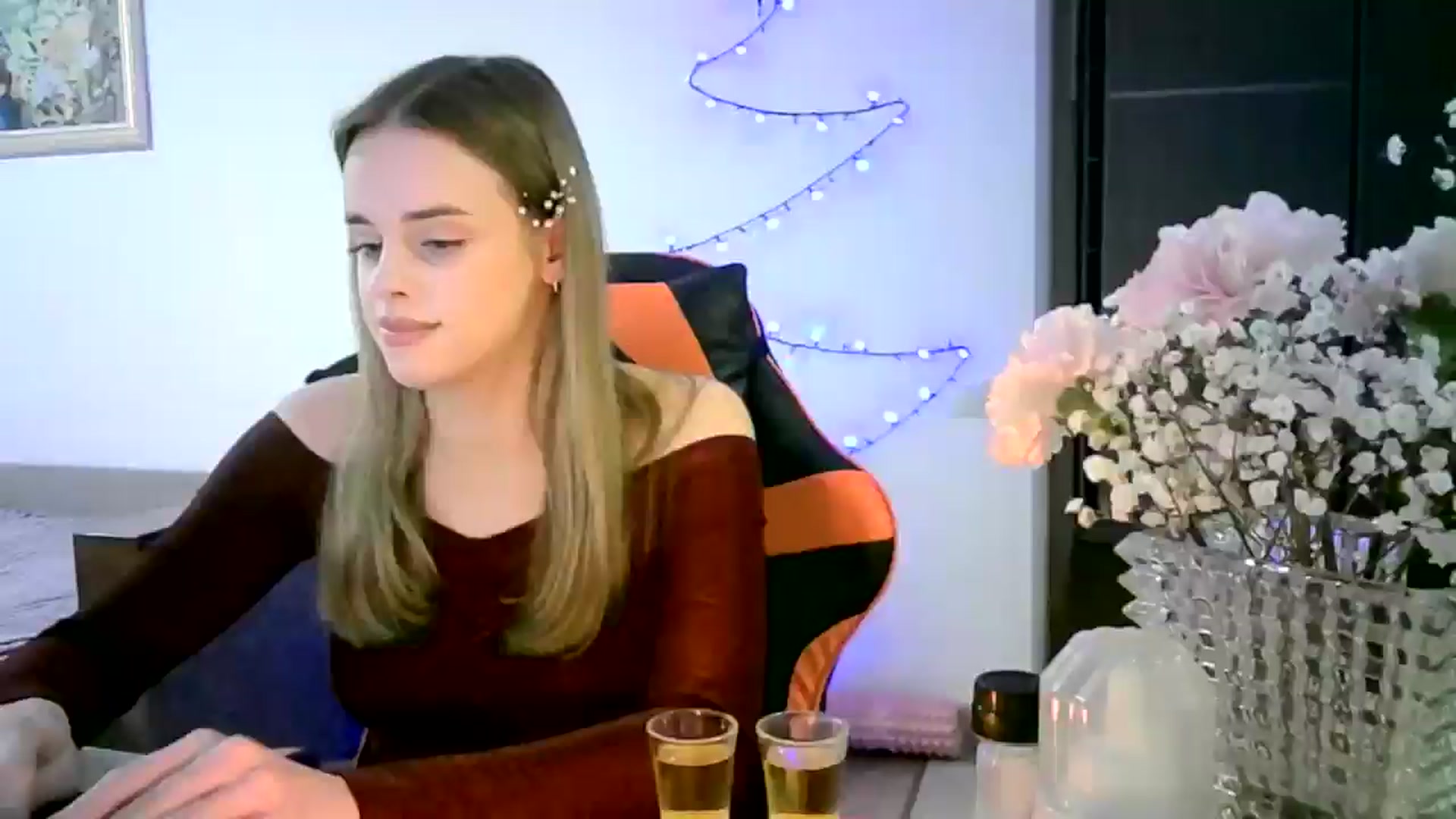 Gallery image thumbnail from JuliaWatson's myfreecams stream on, 12/23/2025, 21:30 image 1 of 20