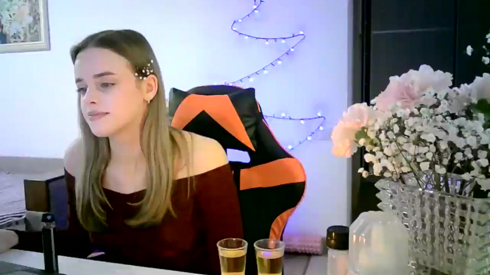 Gallery image thumbnail from JuliaWatson's myfreecams stream on, 12/23/2025, 21:30 image 18 of 20