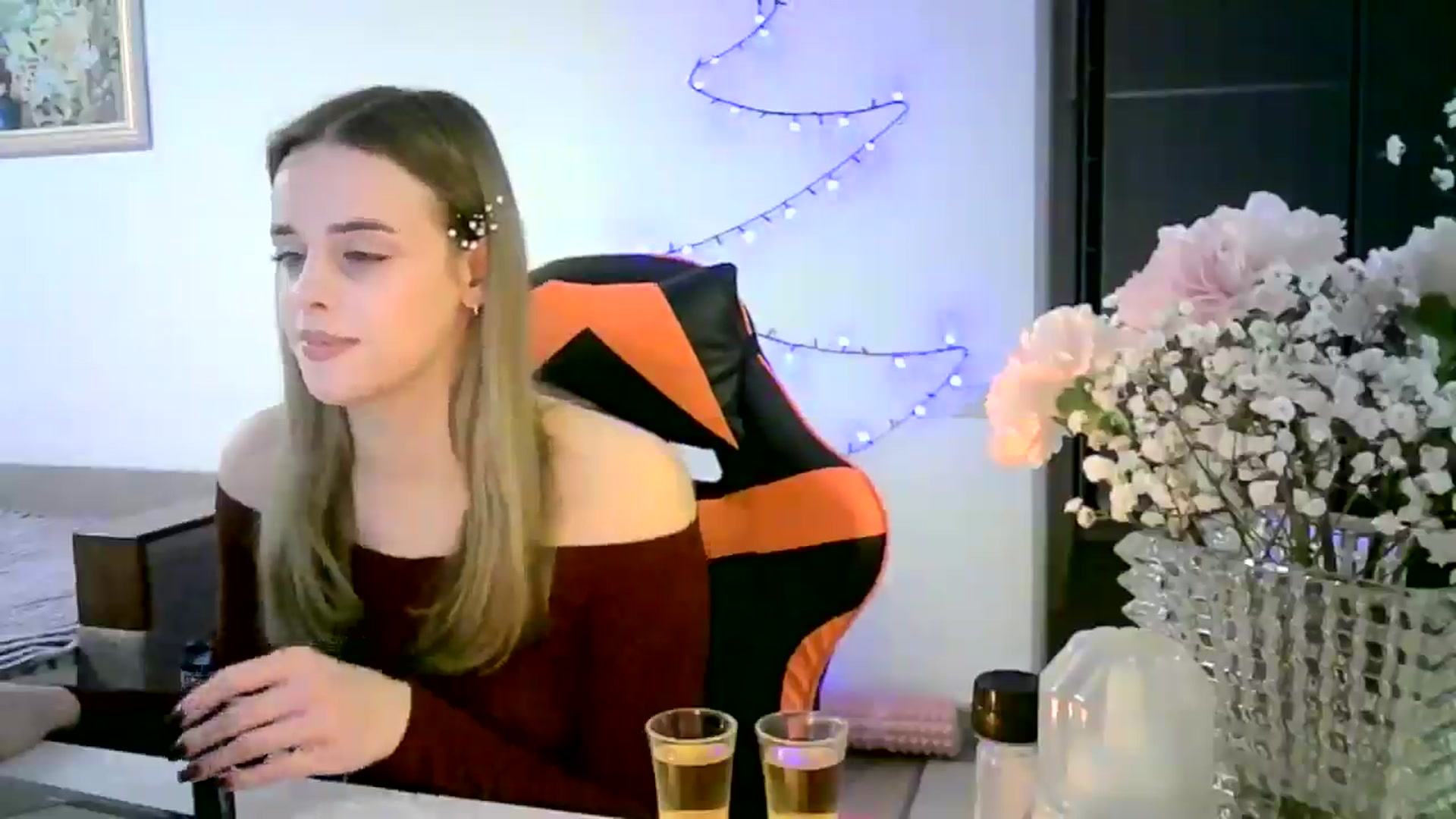 Gallery image thumbnail from JuliaWatson's myfreecams stream on, 12/23/2025, 21:30 image 10 of 20