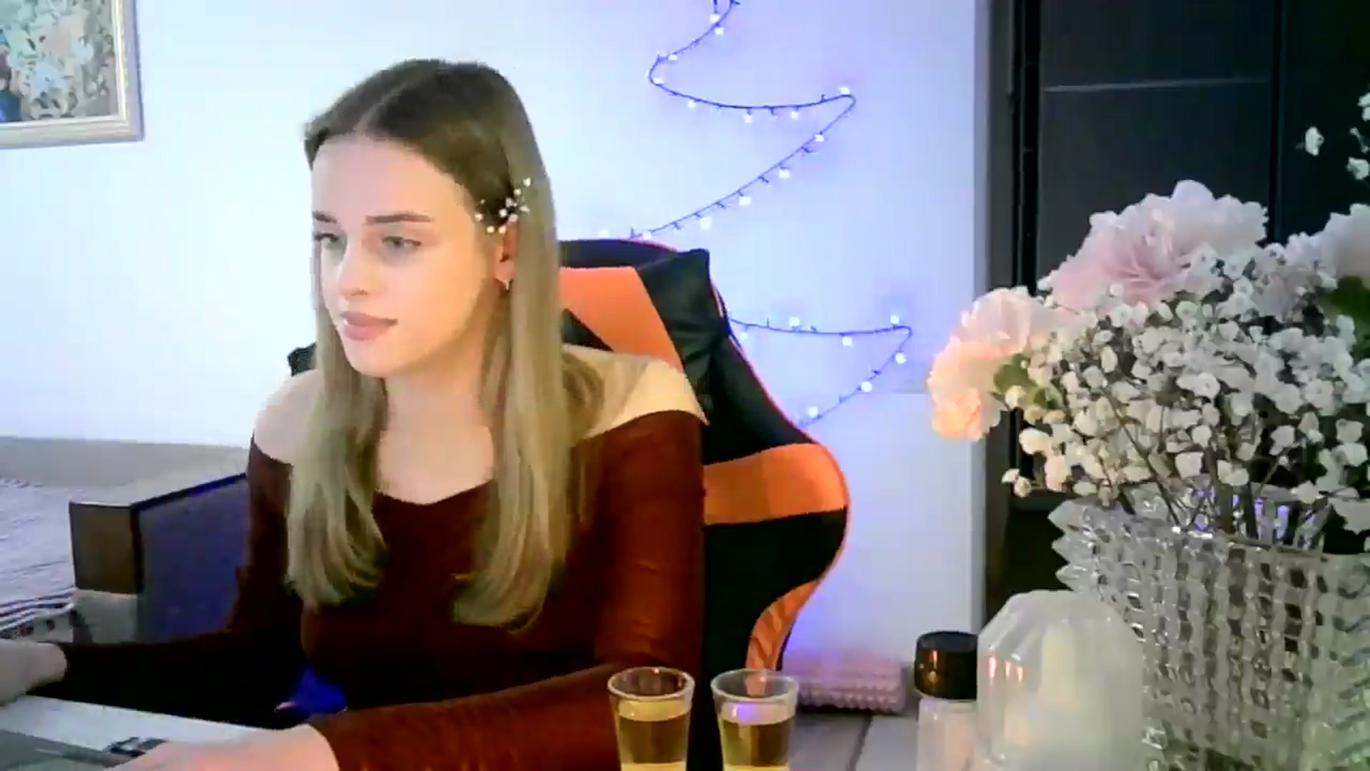 Gallery image thumbnail from JuliaWatson's myfreecams stream on, 12/23/2025, 21:30 image 2 of 20