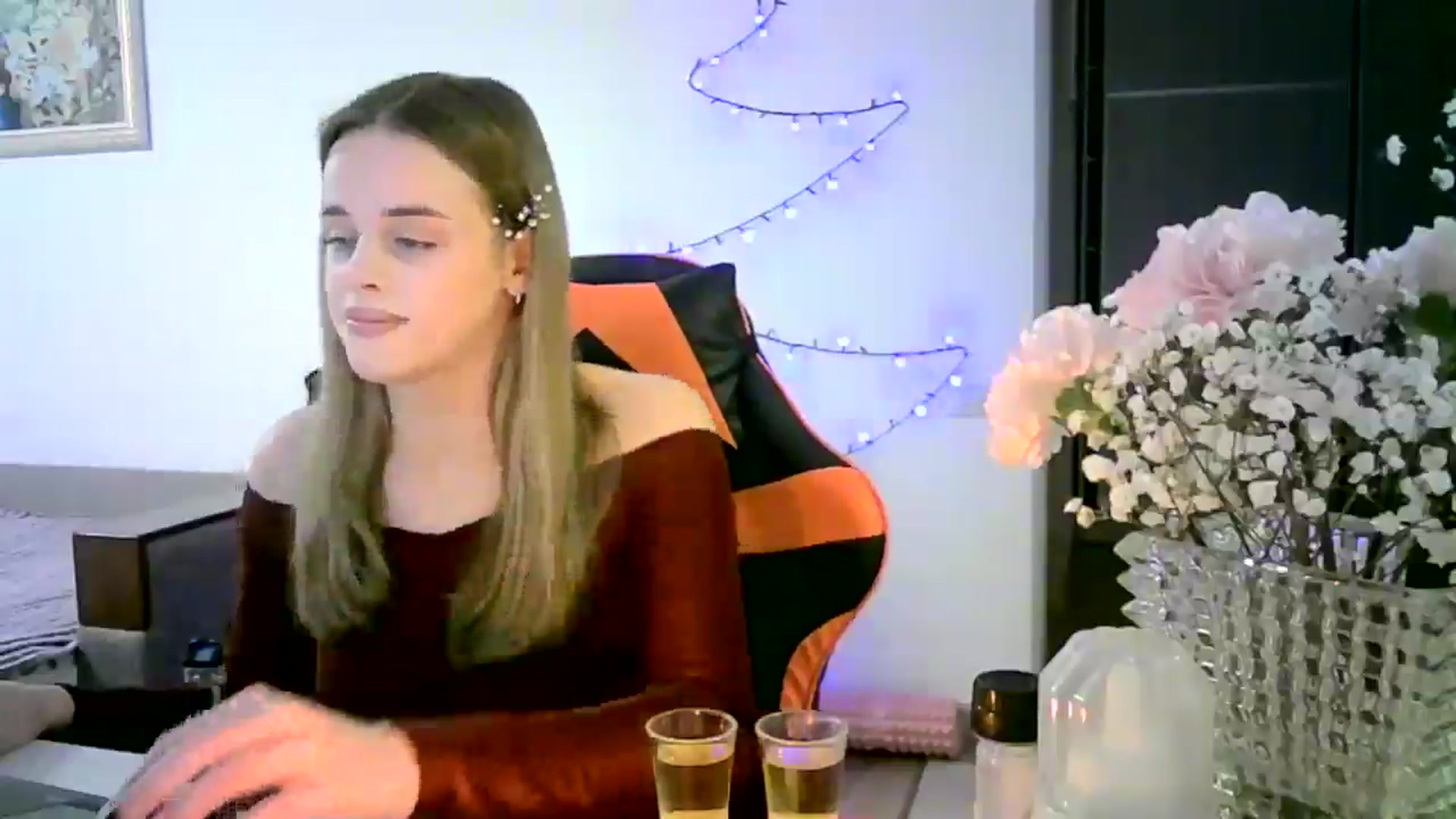 Gallery image thumbnail from JuliaWatson's myfreecams stream on, 12/23/2025, 21:30 image 8 of 20