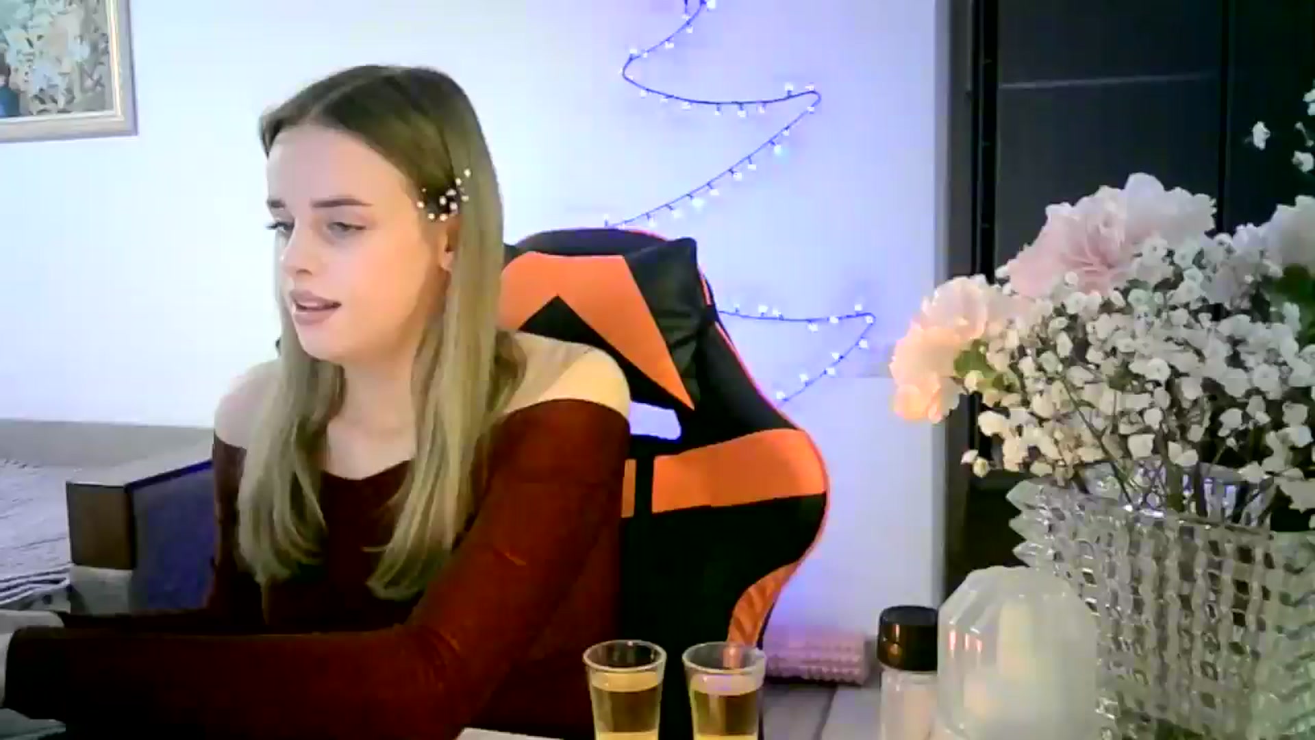 Gallery image thumbnail from JuliaWatson's myfreecams stream on, 12/23/2025, 21:30 image 4 of 20