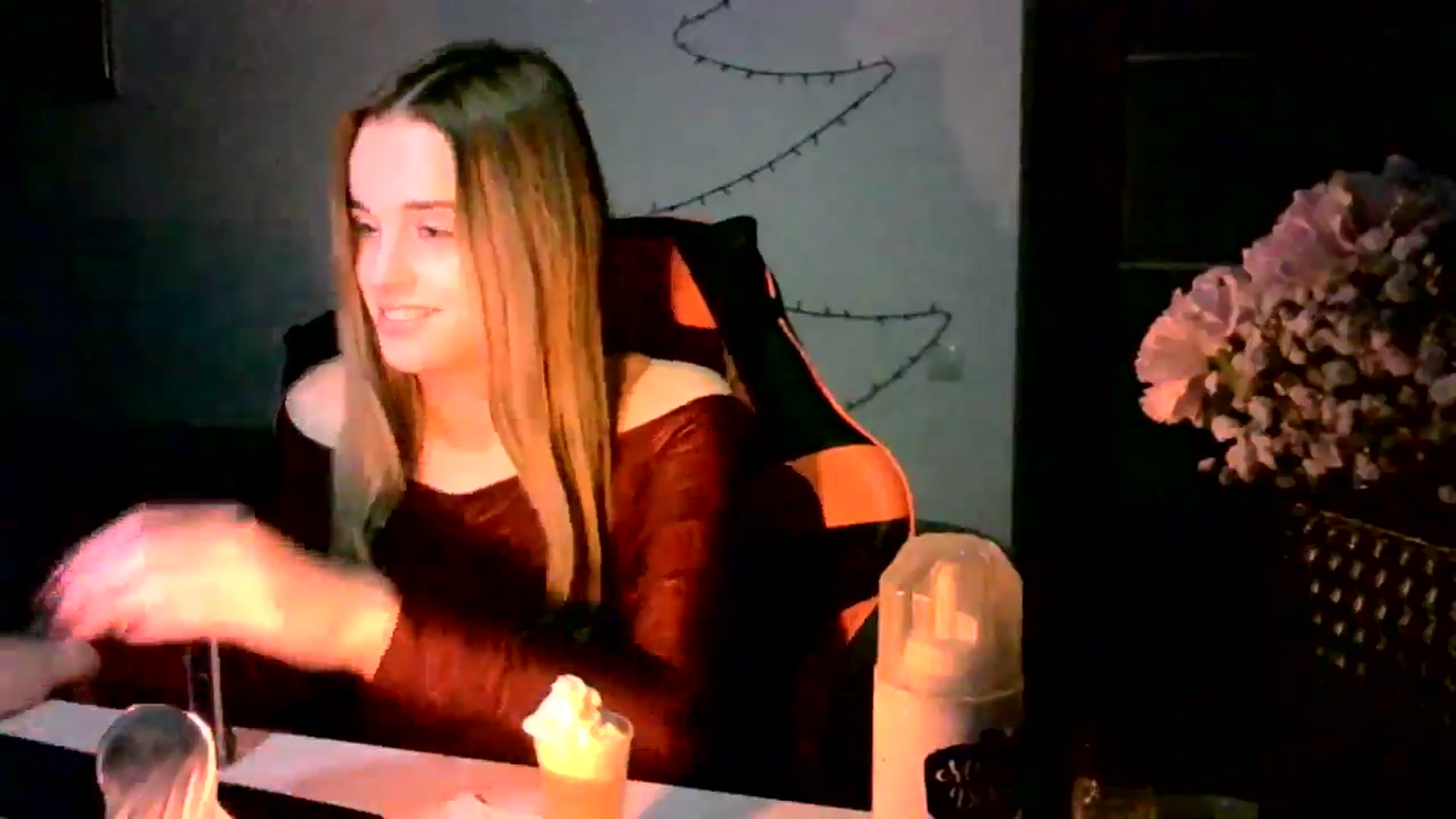 Gallery image thumbnail from JuliaWatson's myfreecams stream on, 12/23/2025, 22:34 image 19 of 20