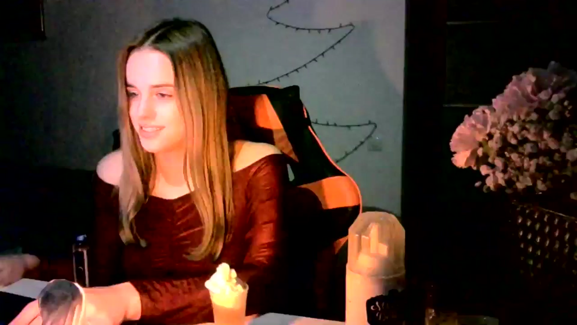 Gallery image thumbnail from JuliaWatson's myfreecams stream on, 12/23/2025, 22:34 image 18 of 20