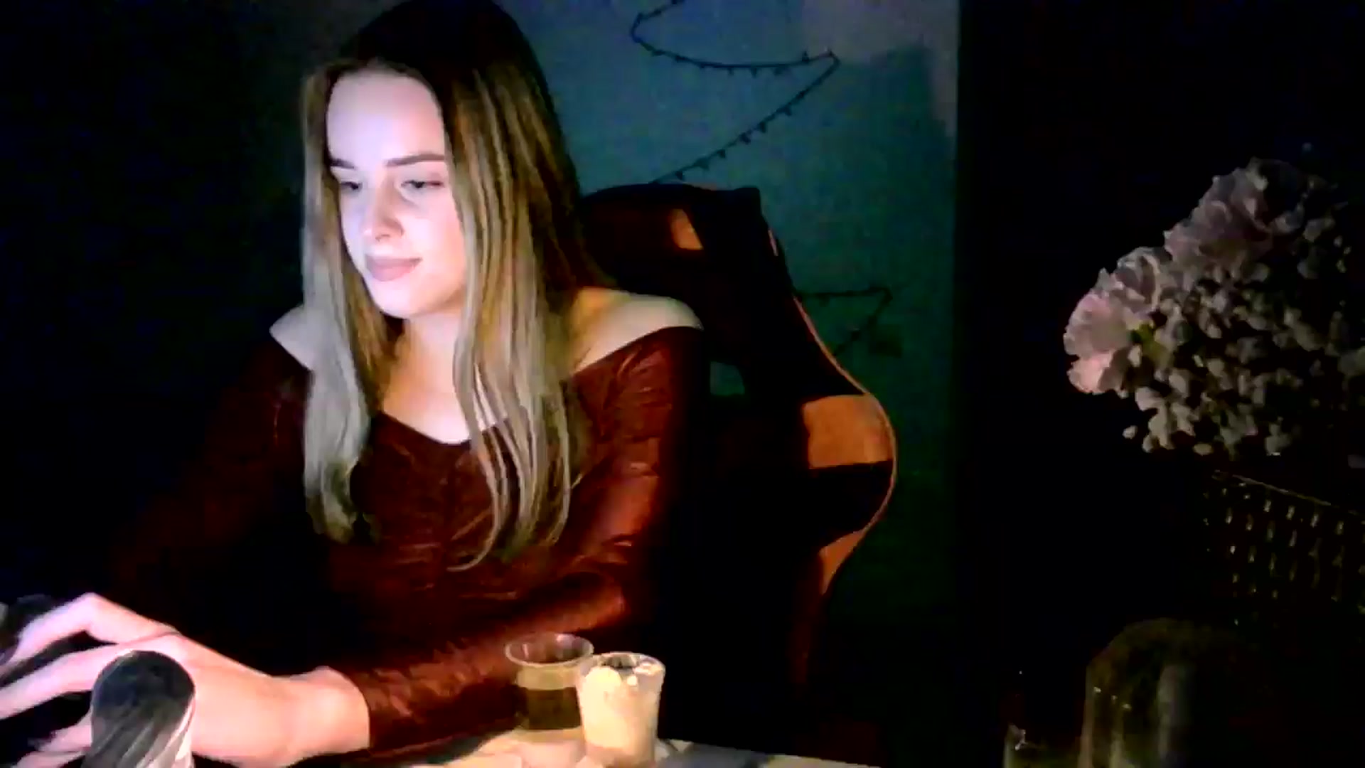 Gallery image thumbnail from JuliaWatson's myfreecams stream on, 12/23/2025, 22:34 image 2 of 20