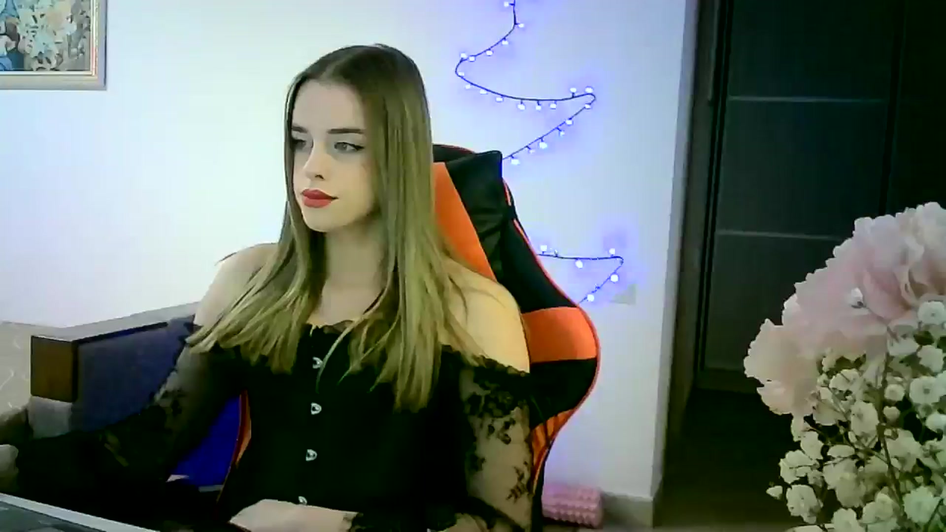 Gallery image thumbnail from JuliaWatson's myfreecams stream on, 12/25/2025, 13:49 image 14 of 20