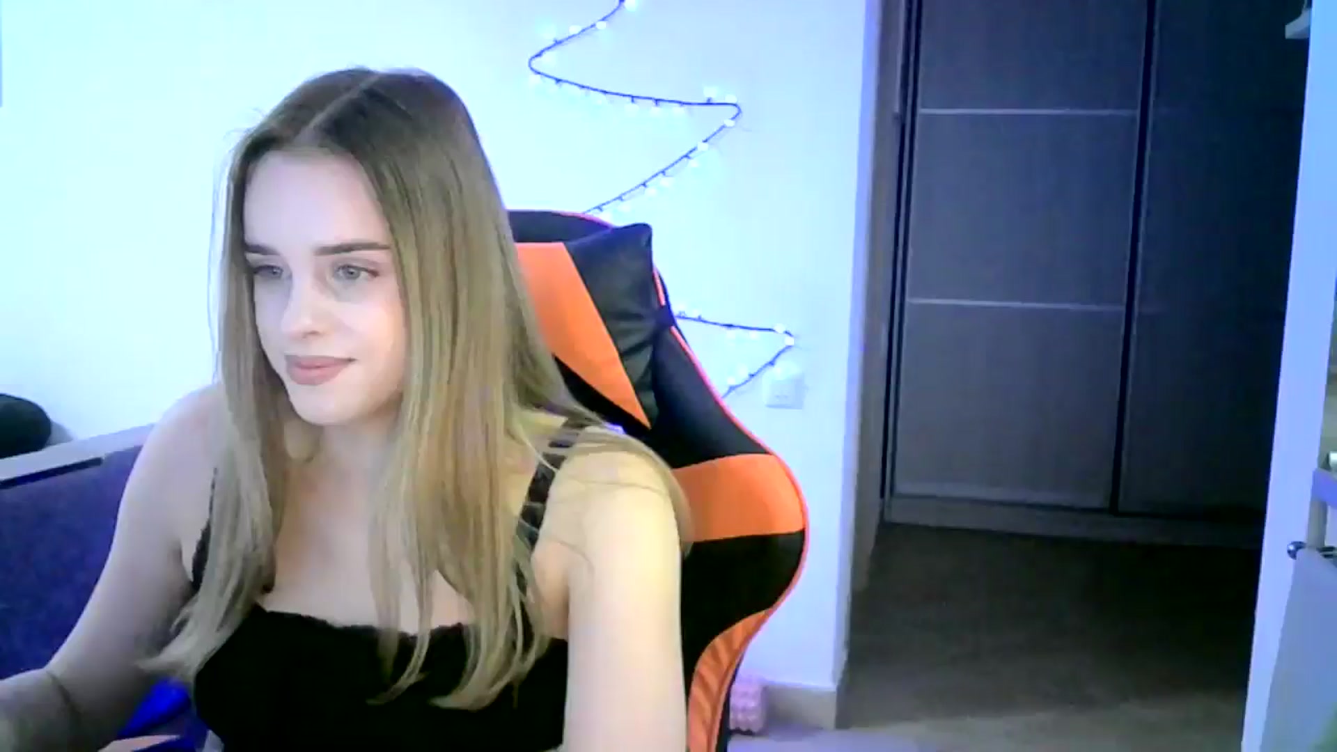 Gallery image thumbnail from JuliaWatson's myfreecams stream on, 12/27/2025, 15:59 image 12 of 20