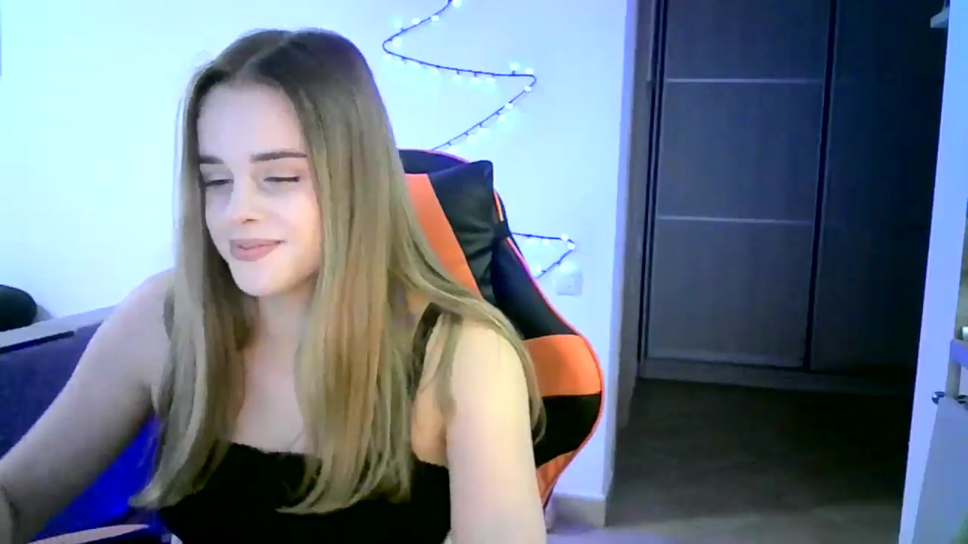 Gallery image thumbnail from JuliaWatson's myfreecams stream on, 12/27/2025, 15:59 image 11 of 20