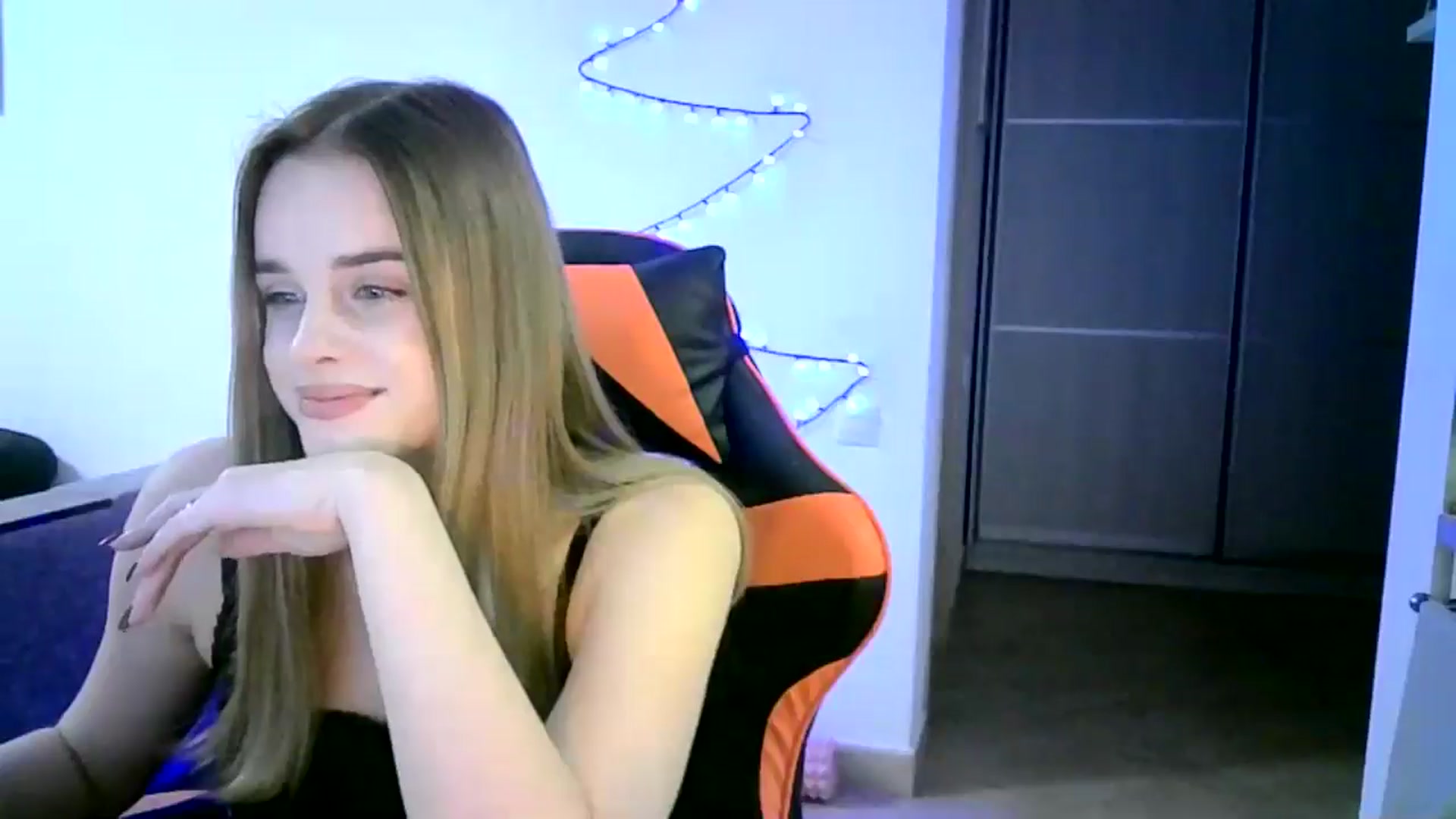 Gallery image thumbnail from JuliaWatson's myfreecams stream on, 12/27/2025, 16:39 image 5 of 20