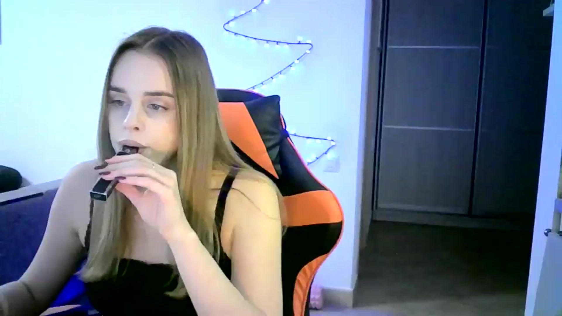 Gallery image thumbnail from JuliaWatson's myfreecams stream on, 12/27/2025, 16:39 image 12 of 20