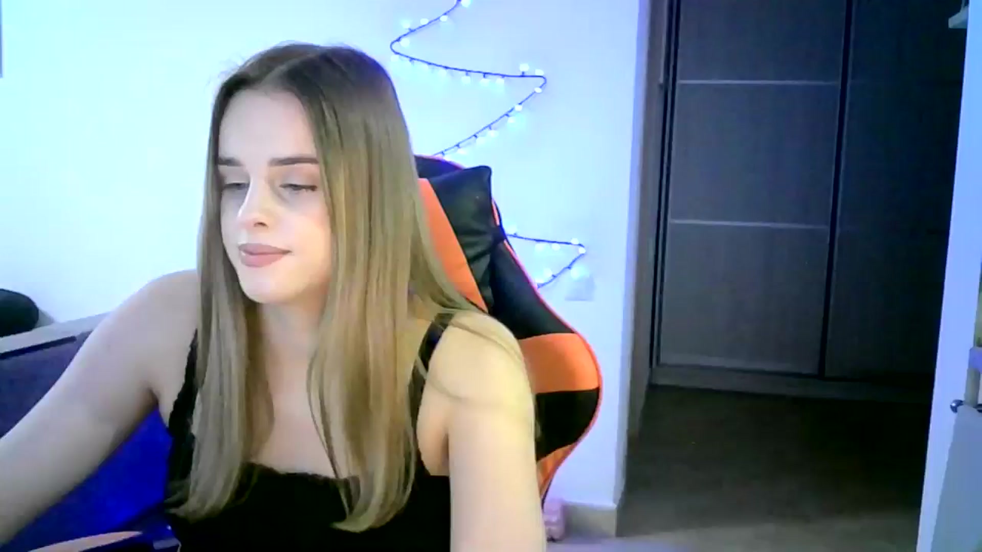 Gallery image thumbnail from JuliaWatson's myfreecams stream on, 12/27/2025, 16:39 image 17 of 20