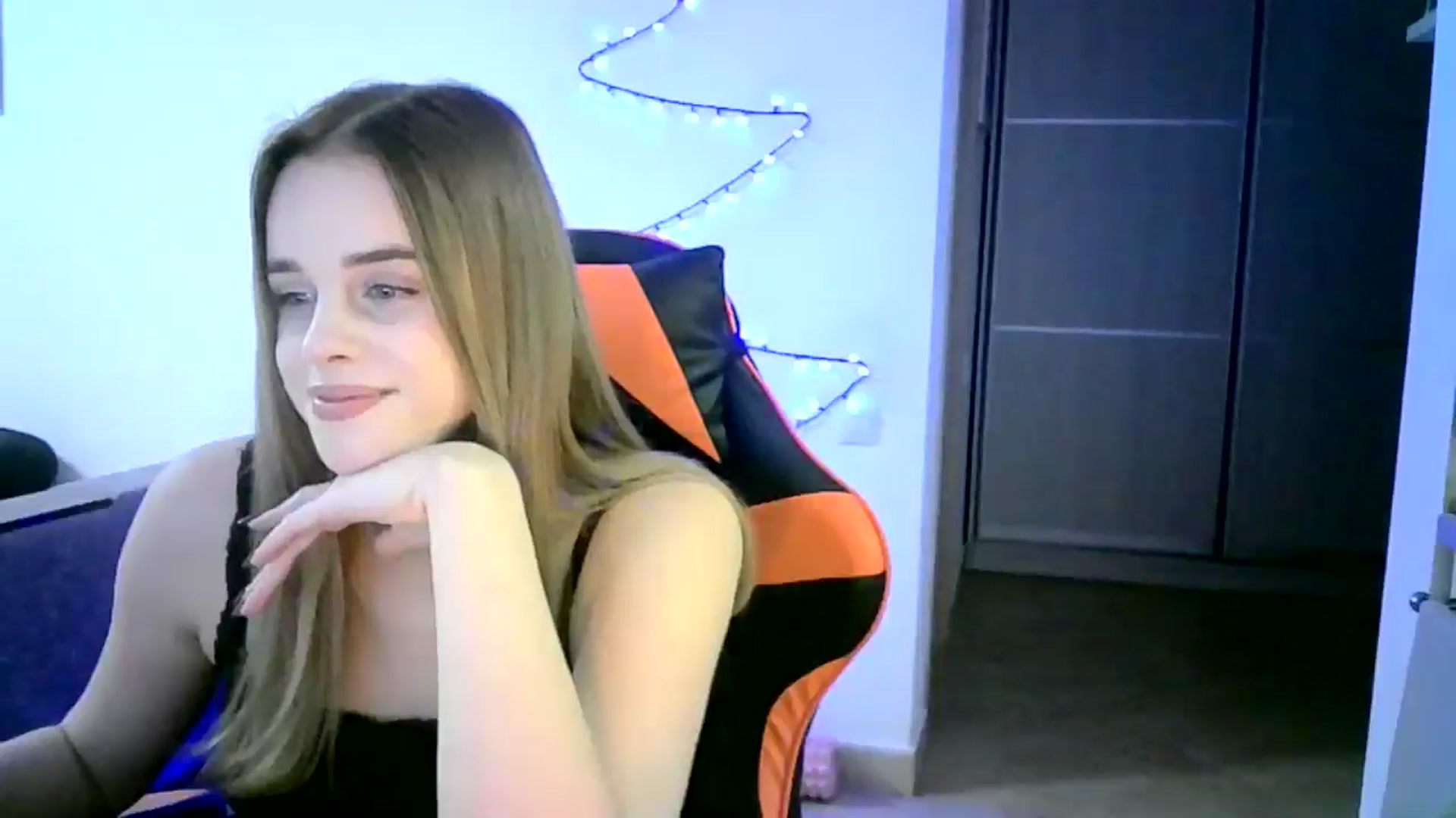 Gallery image thumbnail from JuliaWatson's myfreecams stream on, 12/27/2025, 16:39 image 6 of 20