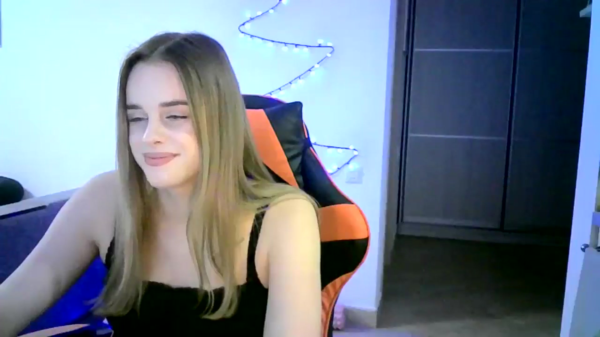 Gallery image thumbnail from JuliaWatson's myfreecams stream on, 12/27/2025, 16:39 image 7 of 20