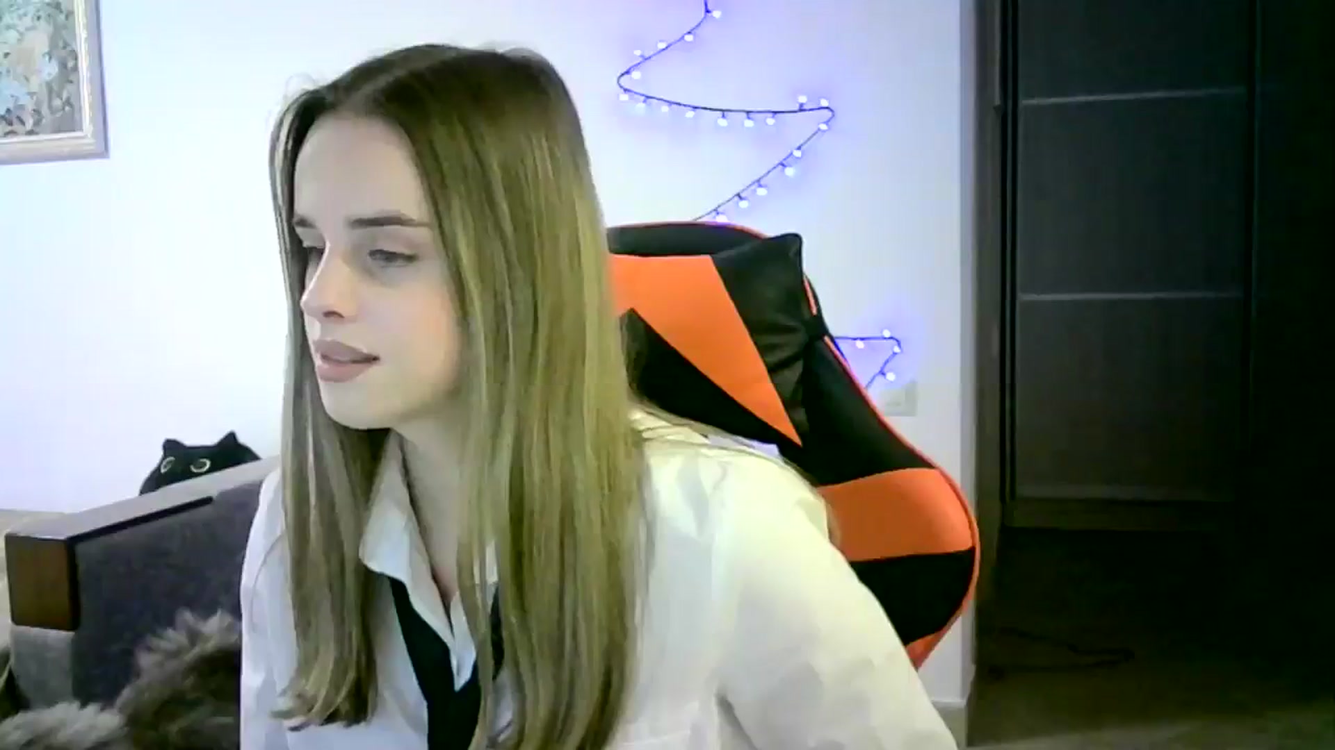 Gallery image thumbnail from JuliaWatson's myfreecams stream on, 12/29/2025, 19:57 image 16 of 20