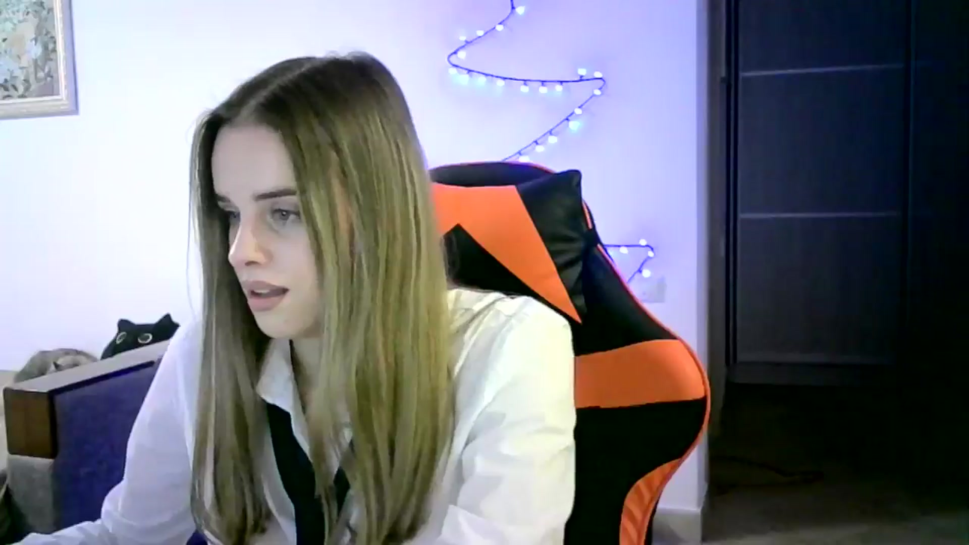 Gallery image thumbnail from JuliaWatson's myfreecams stream on, 12/29/2025, 19:57 image 19 of 20