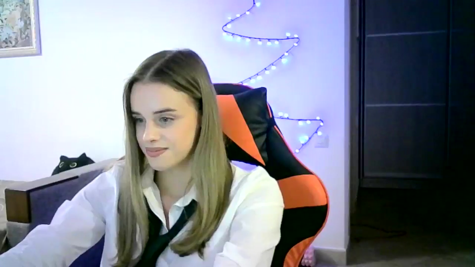 Gallery image thumbnail from JuliaWatson's myfreecams stream on, 12/29/2025, 19:57 image 4 of 20