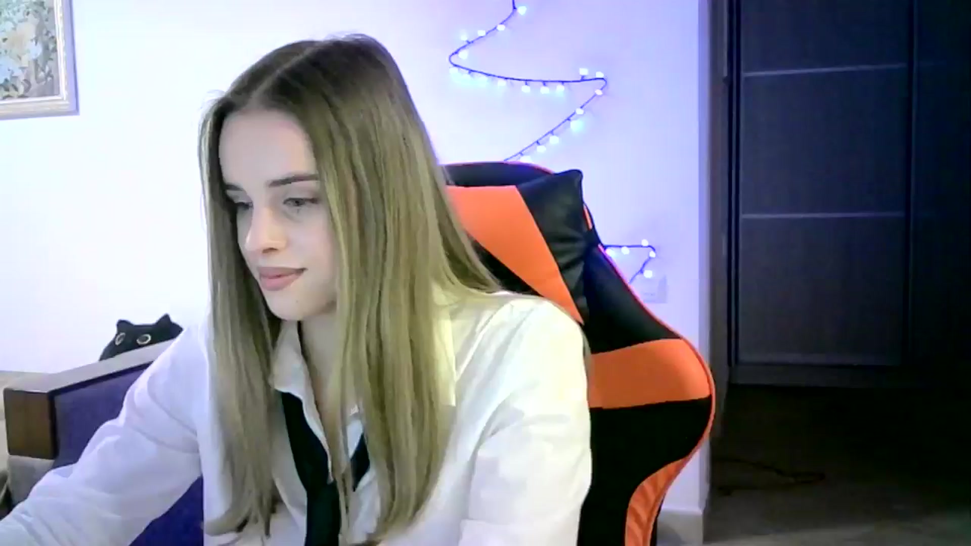 Gallery image thumbnail from JuliaWatson's myfreecams stream on, 12/29/2025, 19:57 image 8 of 20