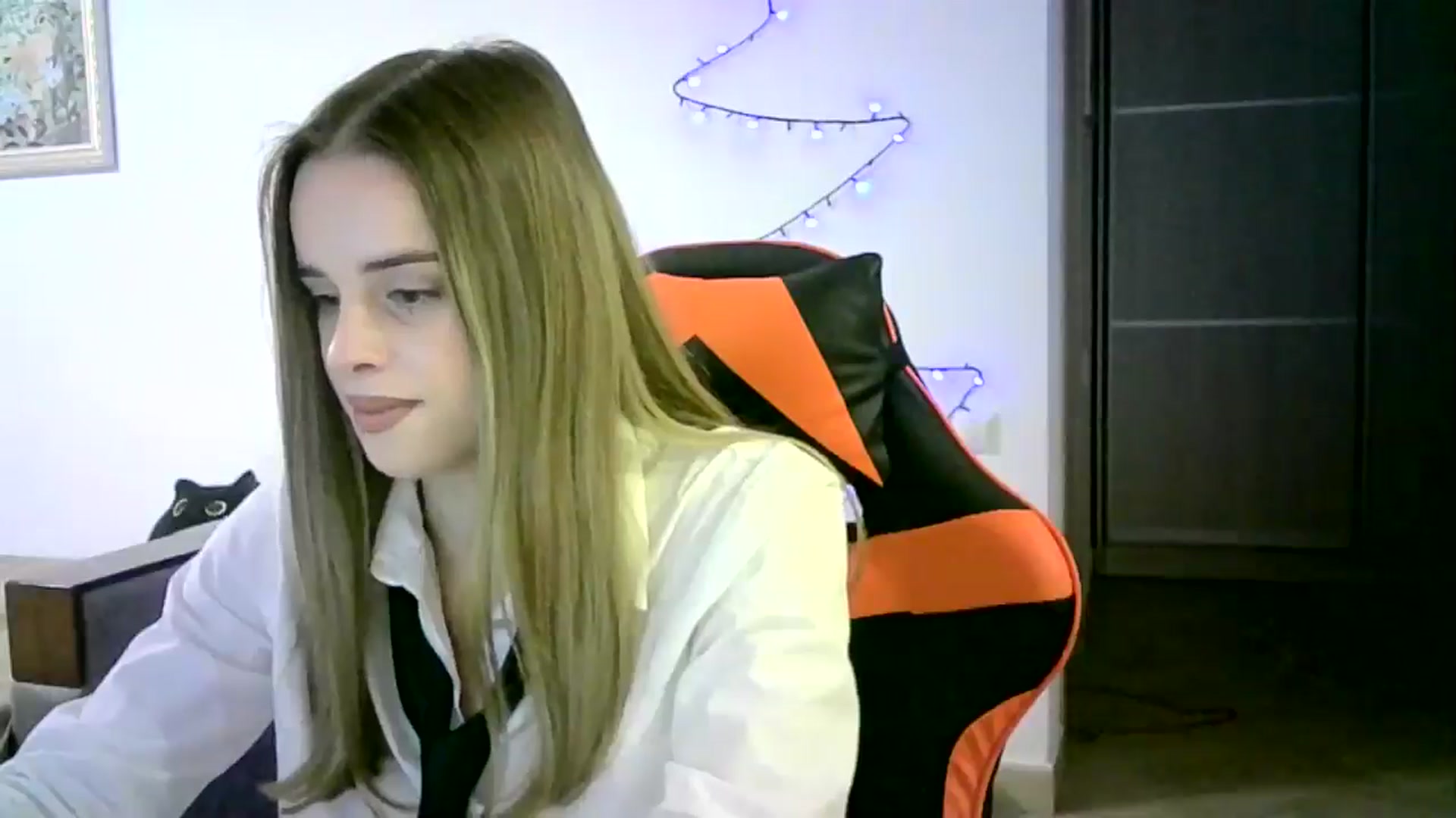 Gallery image thumbnail from JuliaWatson's myfreecams stream on, 12/29/2025, 19:57 image 6 of 20
