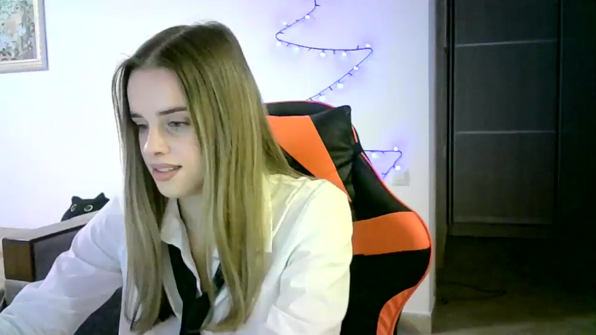 Gallery image thumbnail from JuliaWatson's myfreecams stream on, 12/29/2025, 19:57 image 13 of 20