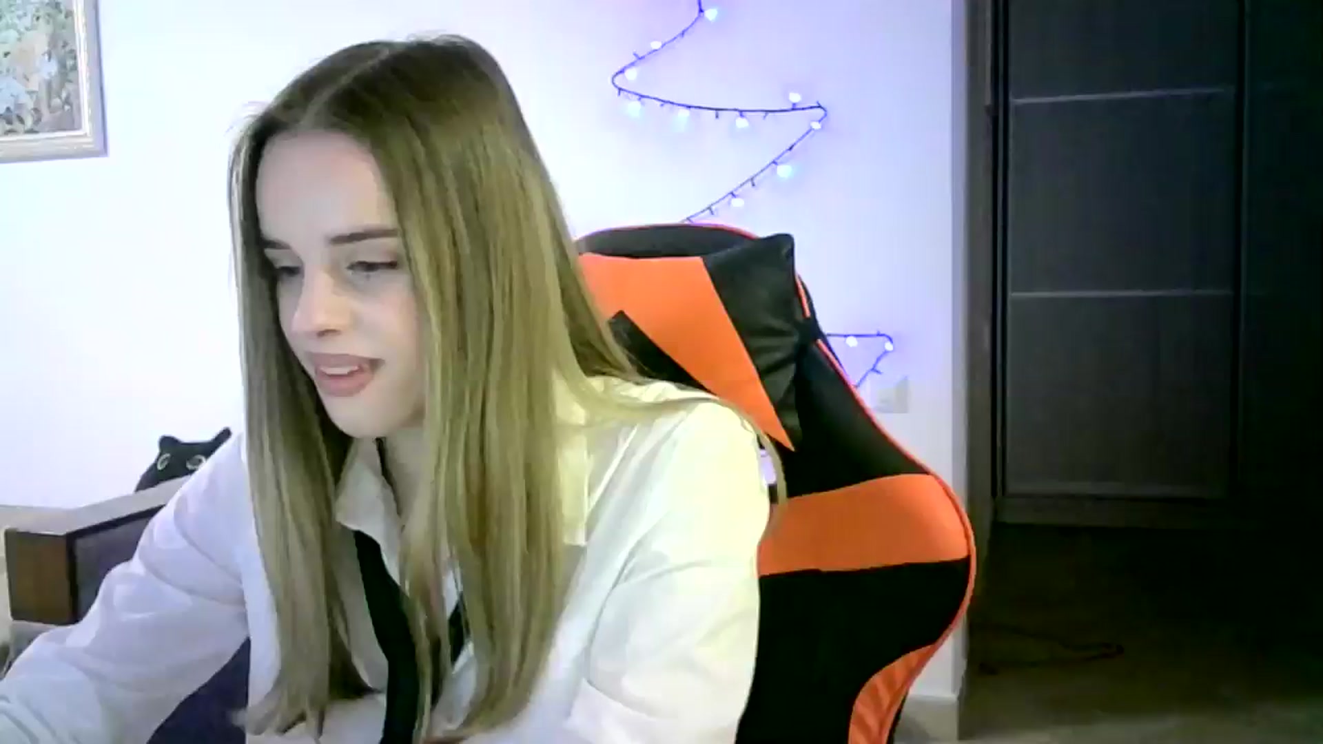 Gallery image thumbnail from JuliaWatson's myfreecams stream on, 12/29/2025, 19:57 image 9 of 20