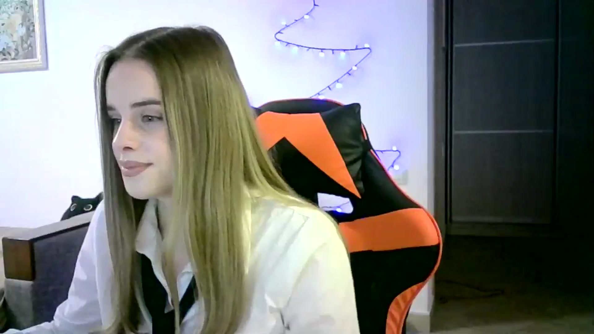 Gallery image thumbnail from JuliaWatson's myfreecams stream on, 12/29/2025, 19:57 image 7 of 20